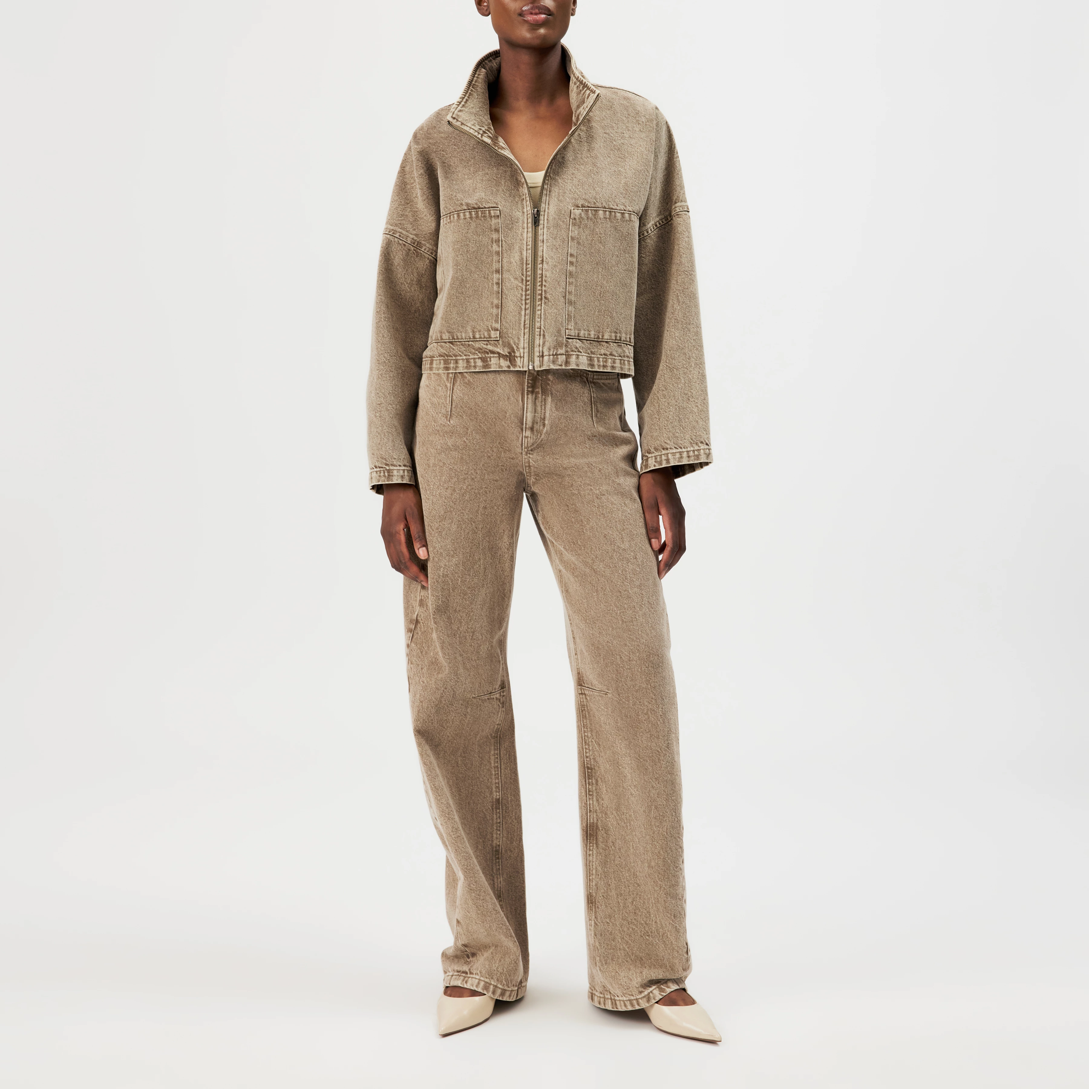 ELSTOW_1 - Oversized jacket in light denim wash - women - brown - Ganzkörper-Frontansicht