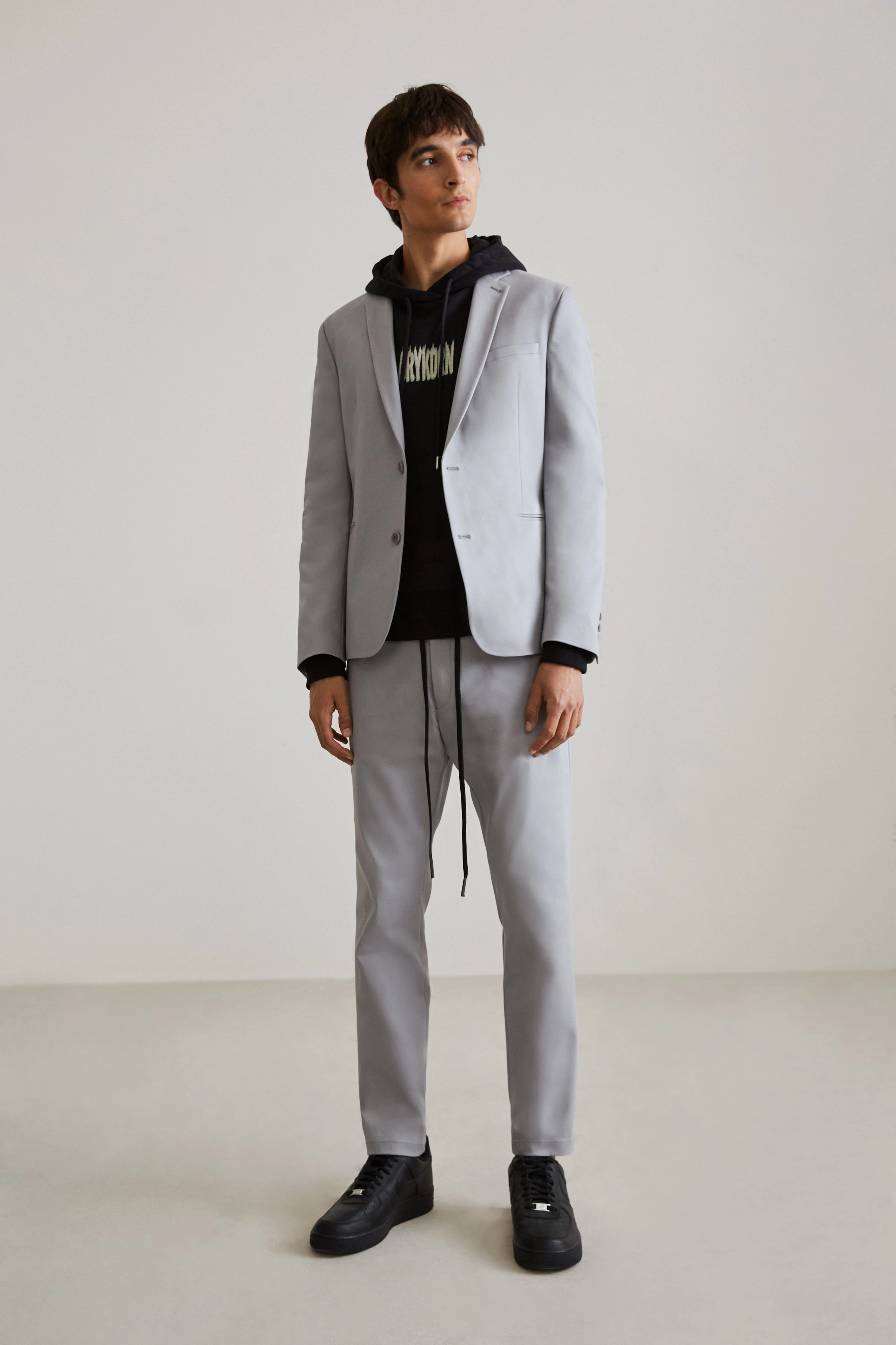 HORLEY - Slim Fit Sakko mit fallendem Revers in Techno-Stretch - Herren - grau - Ganzkörper-Frontansicht