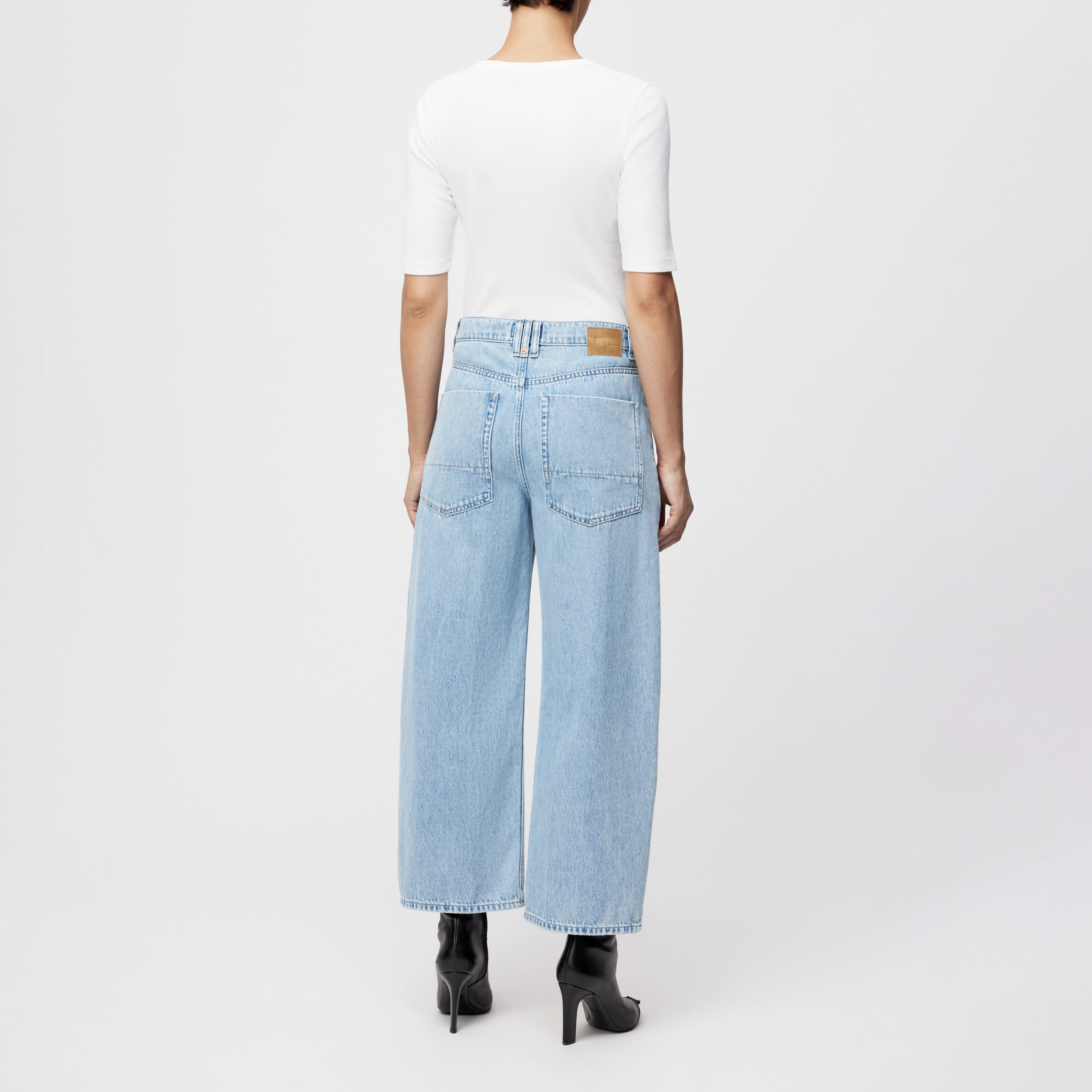 DERIVE - Mid-Waist Jeans in Light-Blue Denim - Damen - blau - Rückansicht