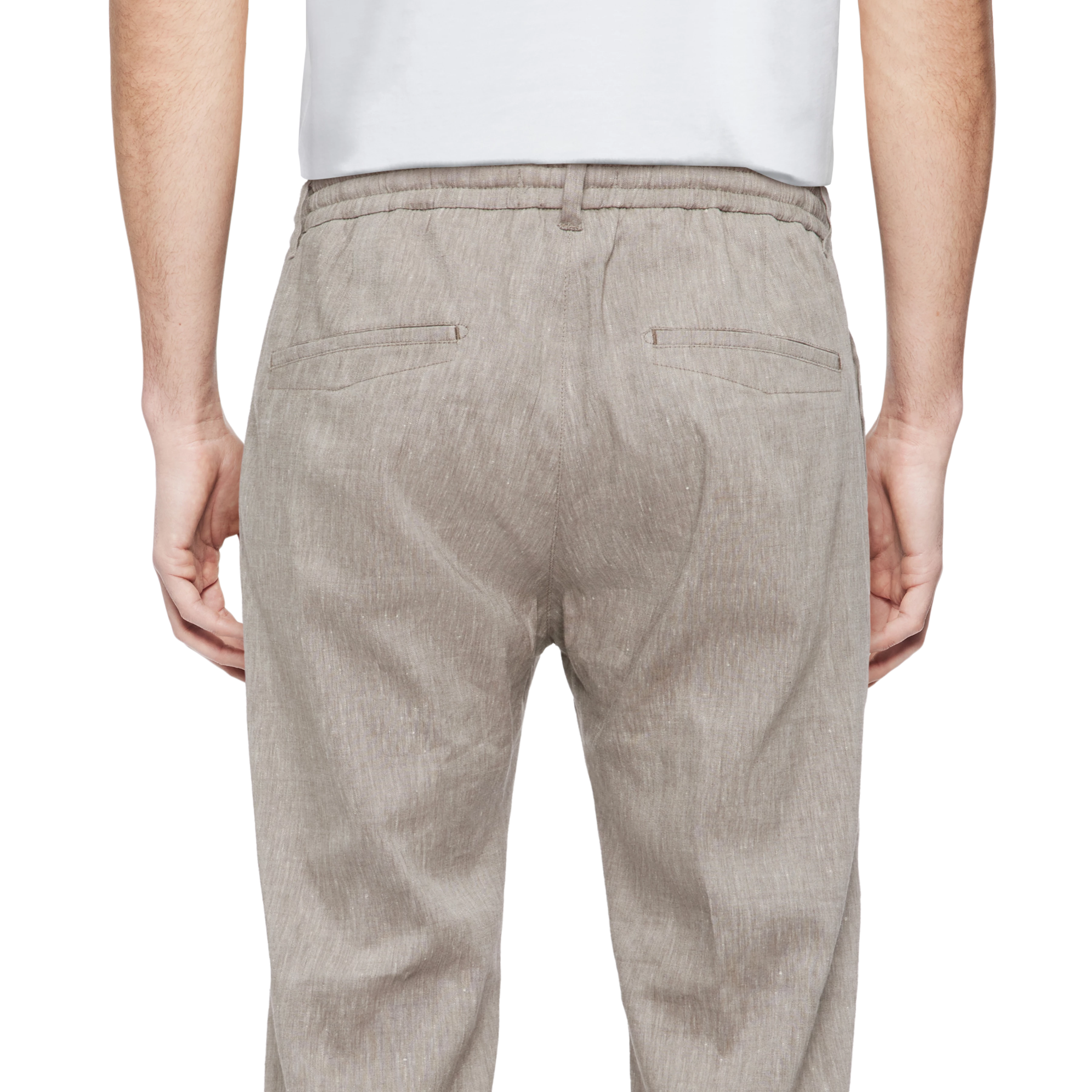 DEGER - Trousers with drawstring in linen mix - men - beige - Detailansicht am Model