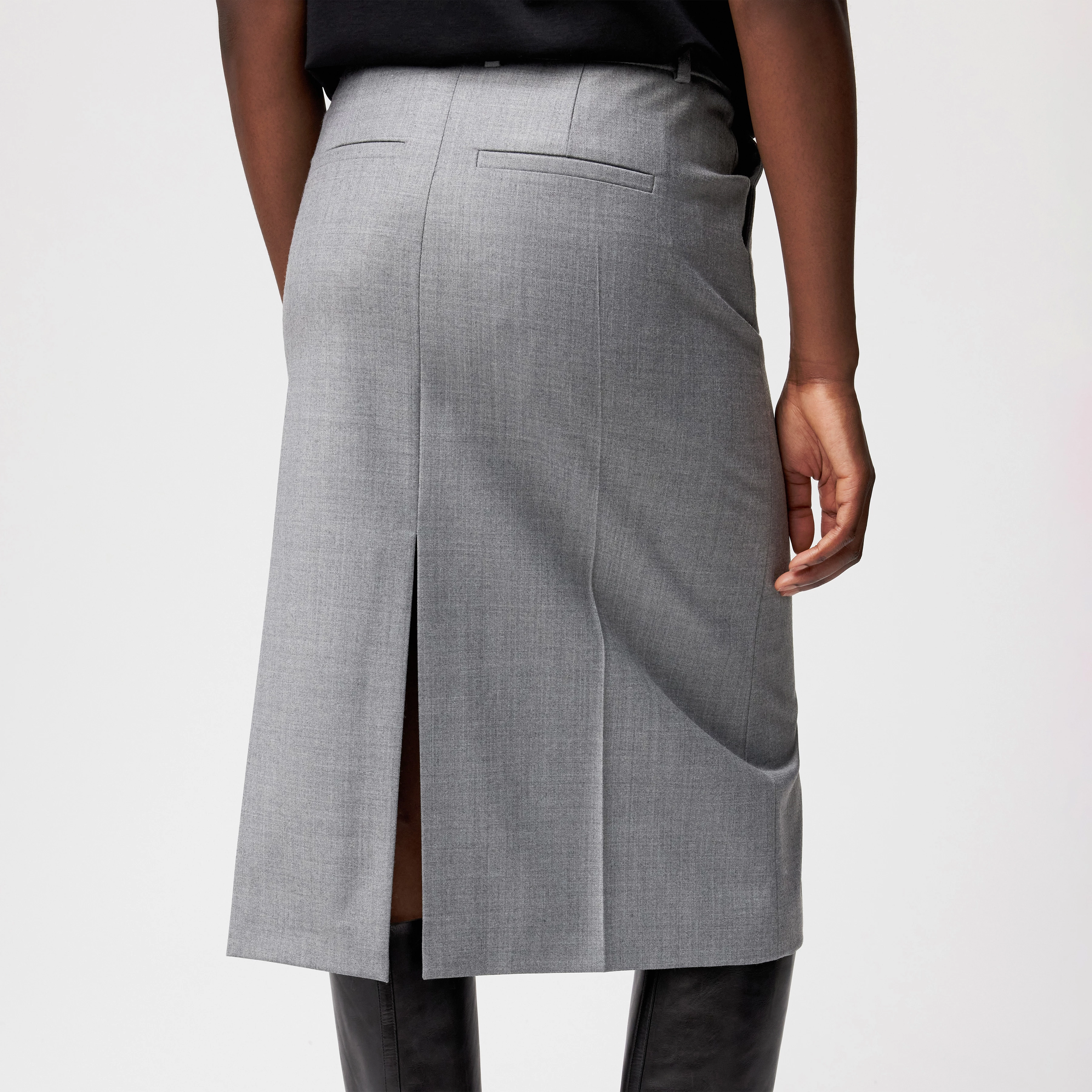 NJOLA - Hosenrock in Woll-Mix - Damen - grau - Detailansicht am Model