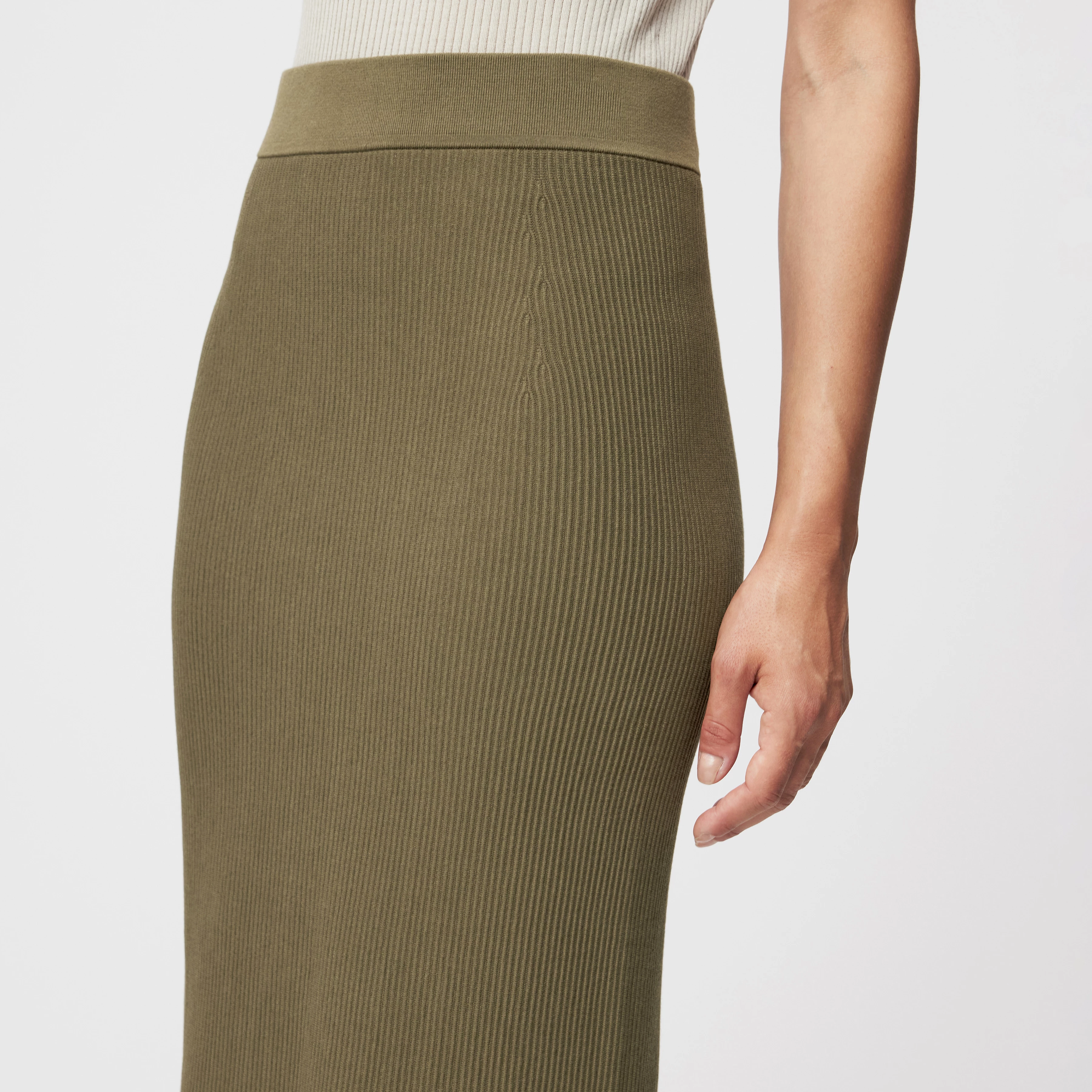 LUDAMI - Bleistiftrock in Baumwollstruktur - Damen - grün - Detailansicht am Model