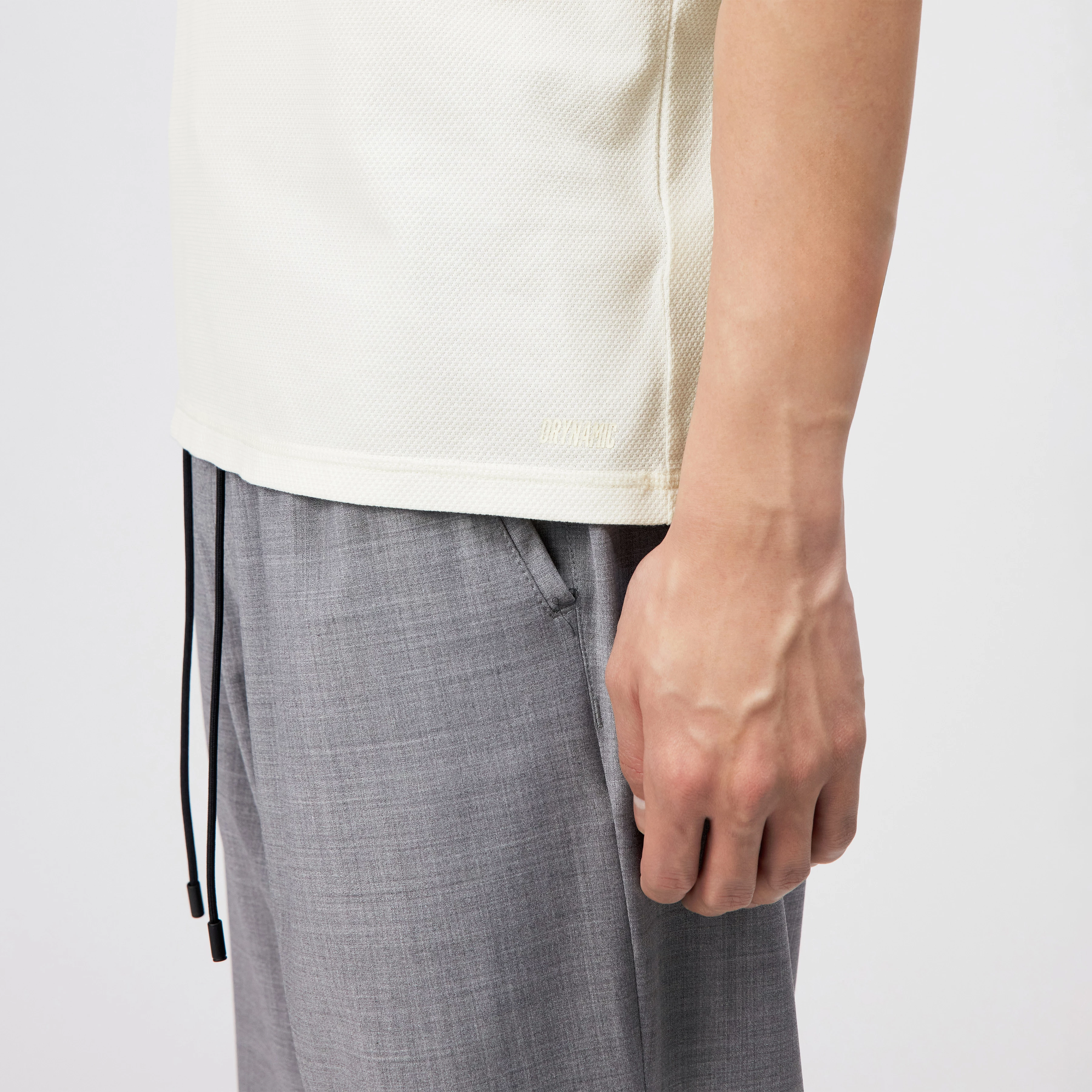 ERICKO - T-shirt Regular Fit en coton mélangé - men - blanc cassé - Detailansicht am Model