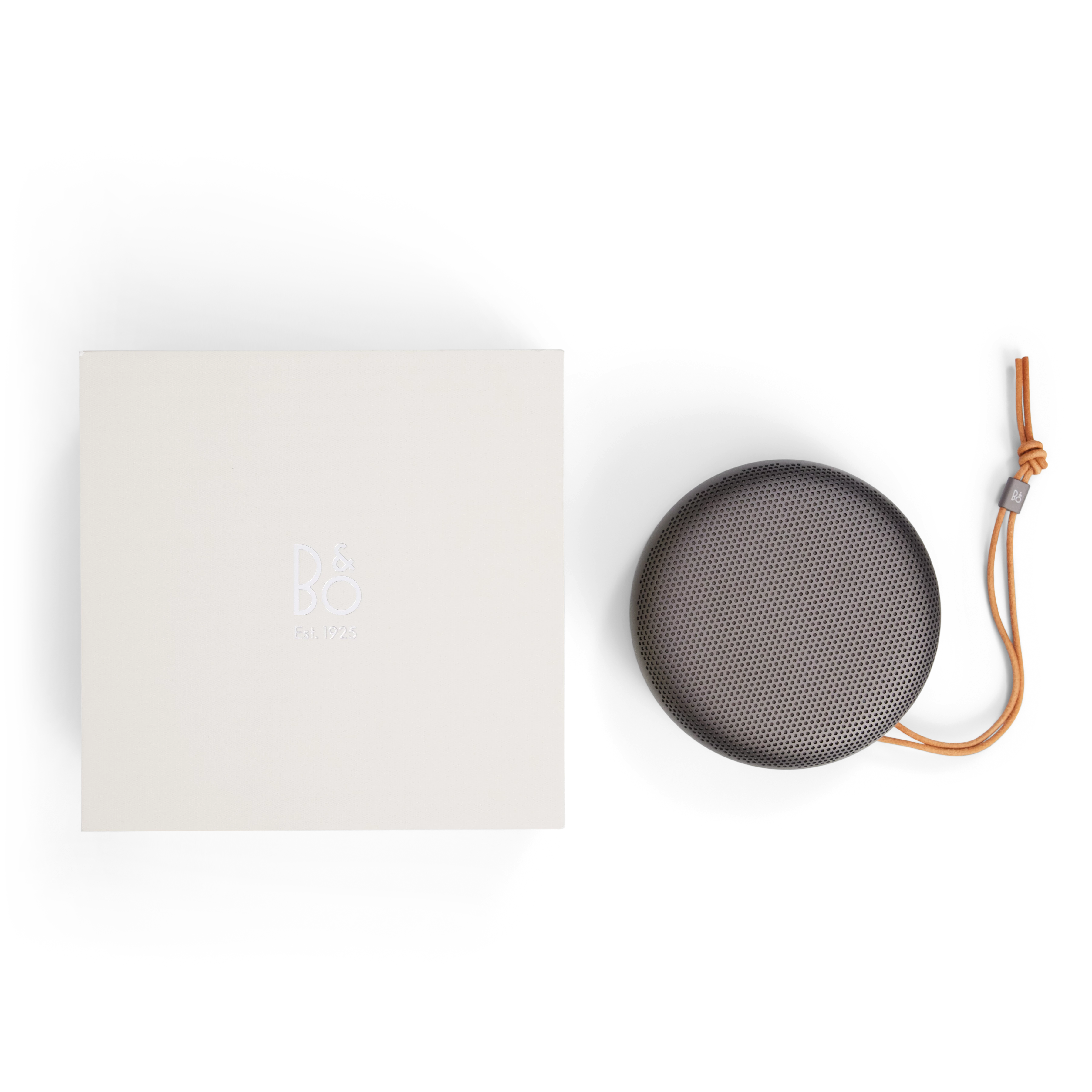 BeoSound A1 3rd Gen - Wasserdichter Bluetooth-Lautsprecher von Bang & Olufsen - Unisex - Warm Granite - Freisteller Rückansicht