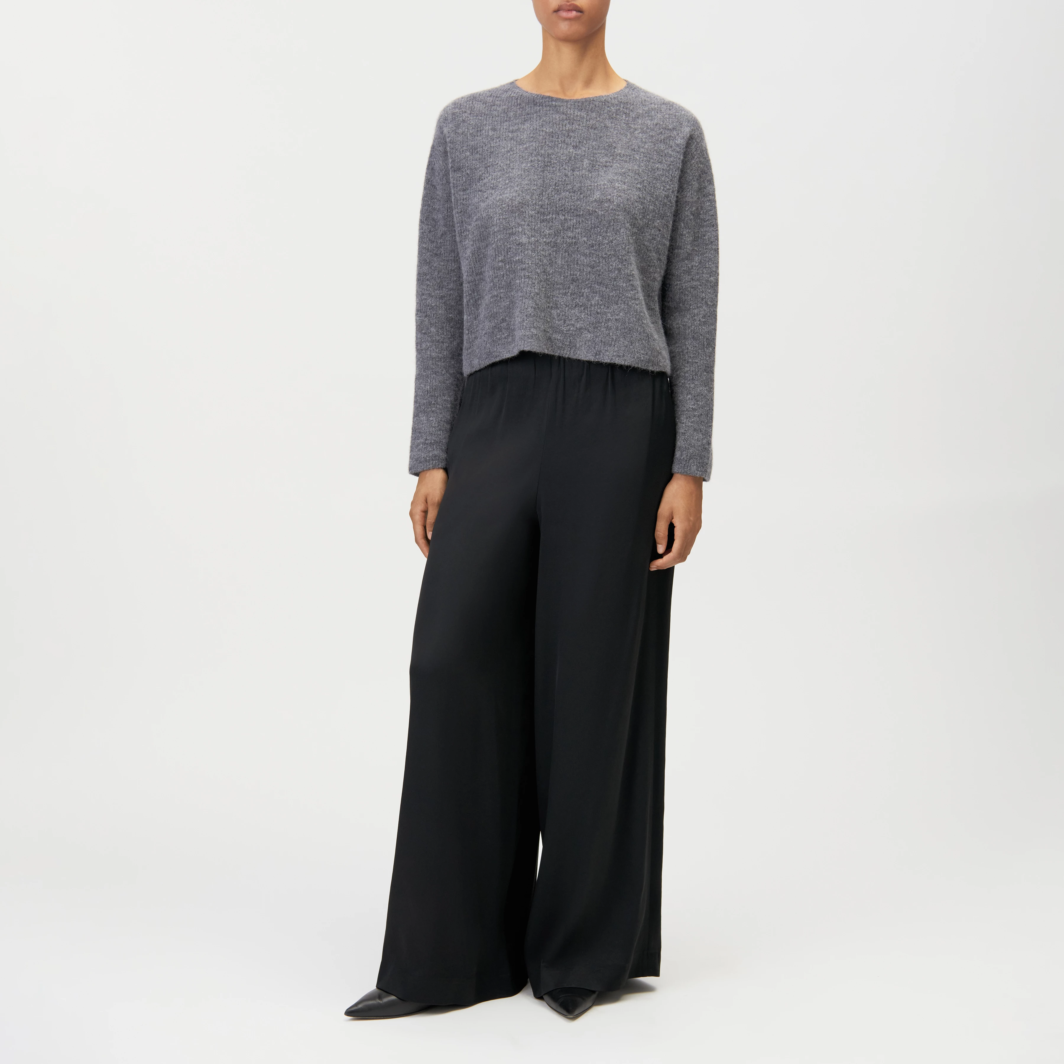 IMENY - Short Suri Alpaca blend jumper - women - grey - Ganzkörper-Frontansicht