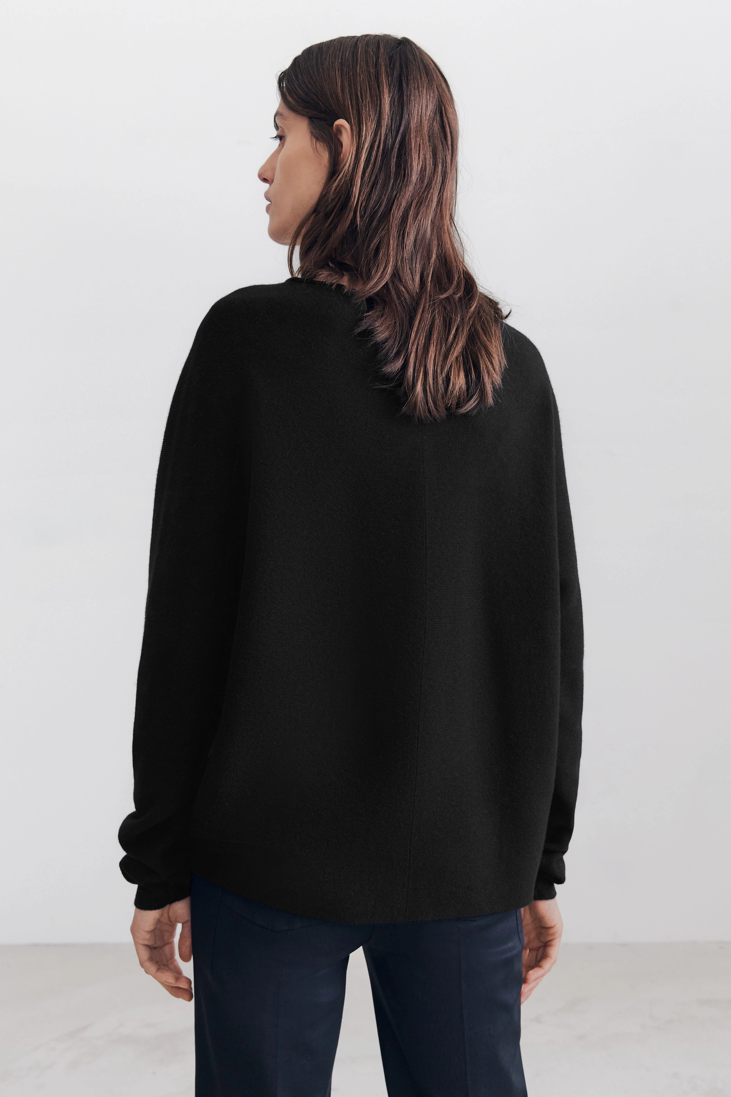 MAILA - Egg-shaped Rundhalspullover - Damen - schwarz - Rückansicht