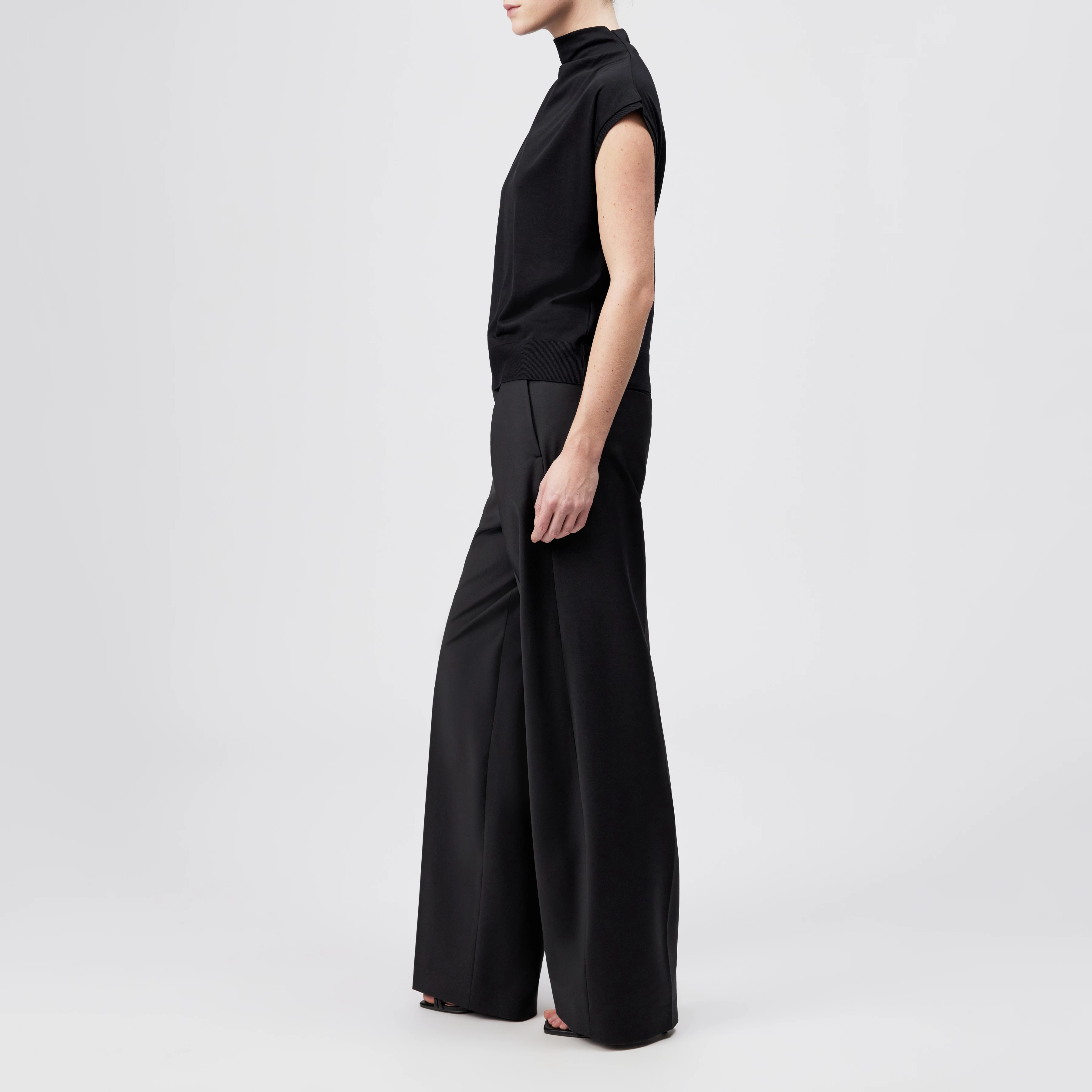 SOLEMNO - T-shirt with cowl neck in lyocell blend - women - black - Seitenansicht