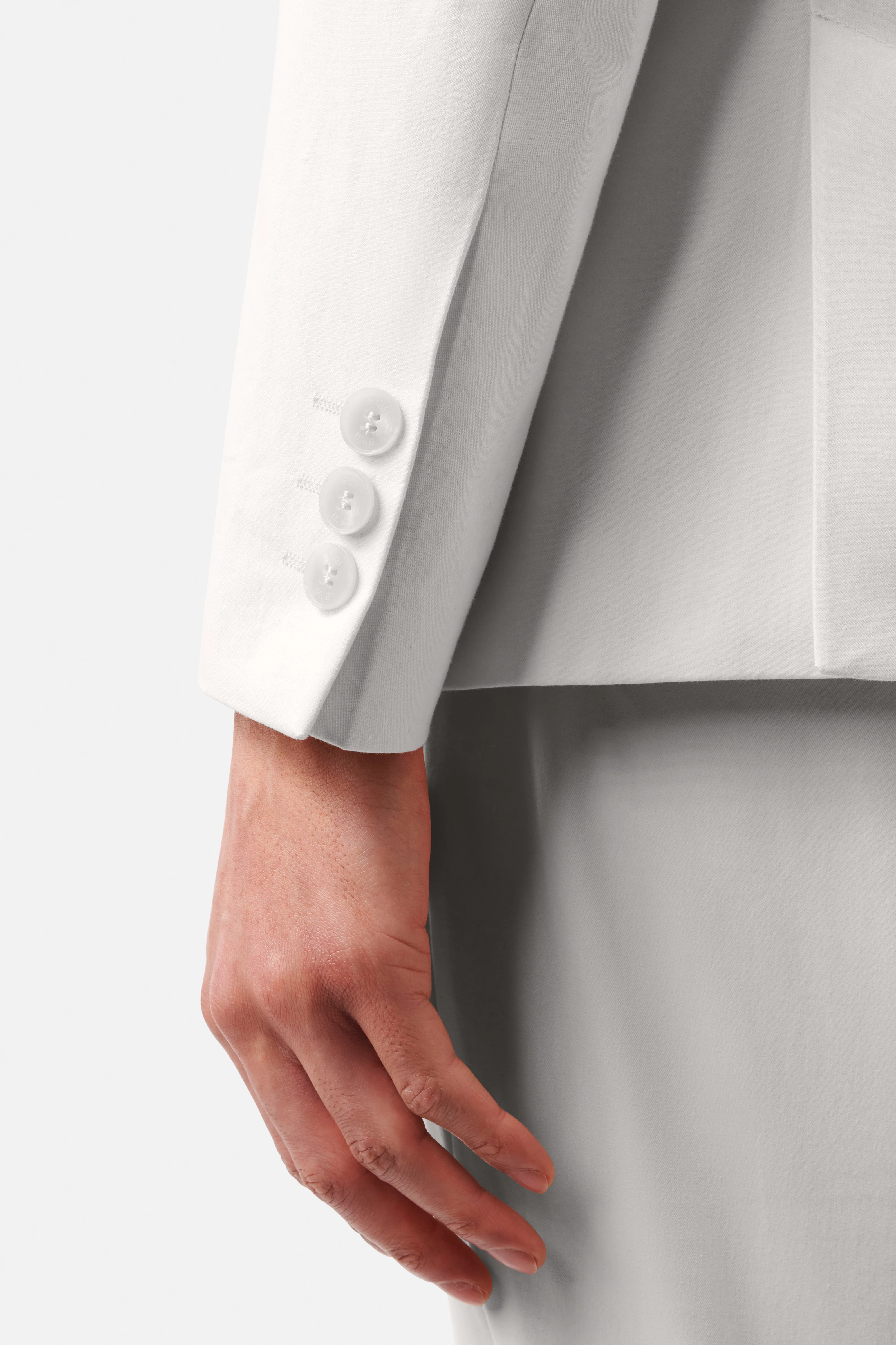 KEBY - regular fit jacket in pure cotton - men - beige - Detailansicht am Model