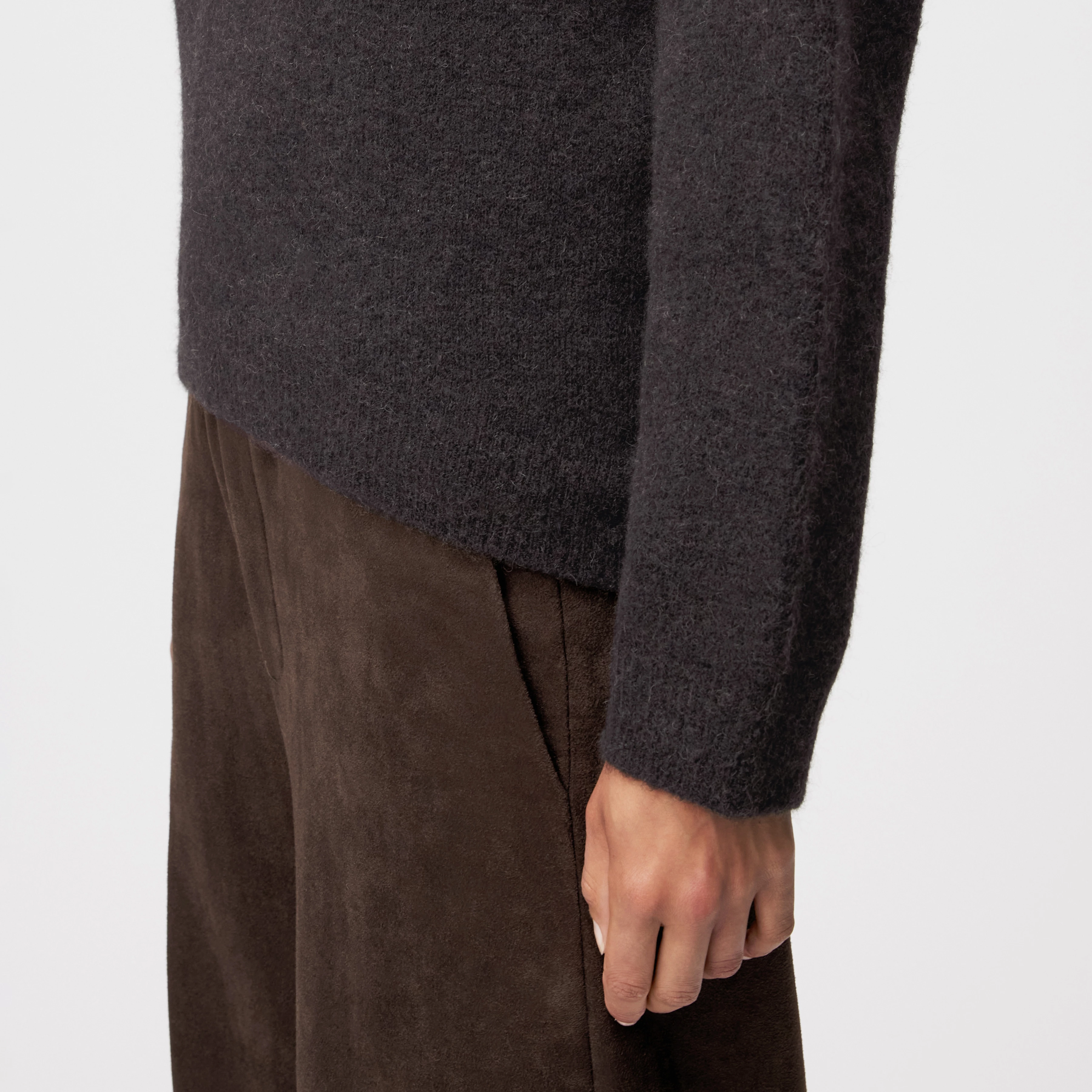 PEMIRI - Pullover mit Raglanärmeln in Alpaka-Mix - Damen - braun - Detailansicht am Model