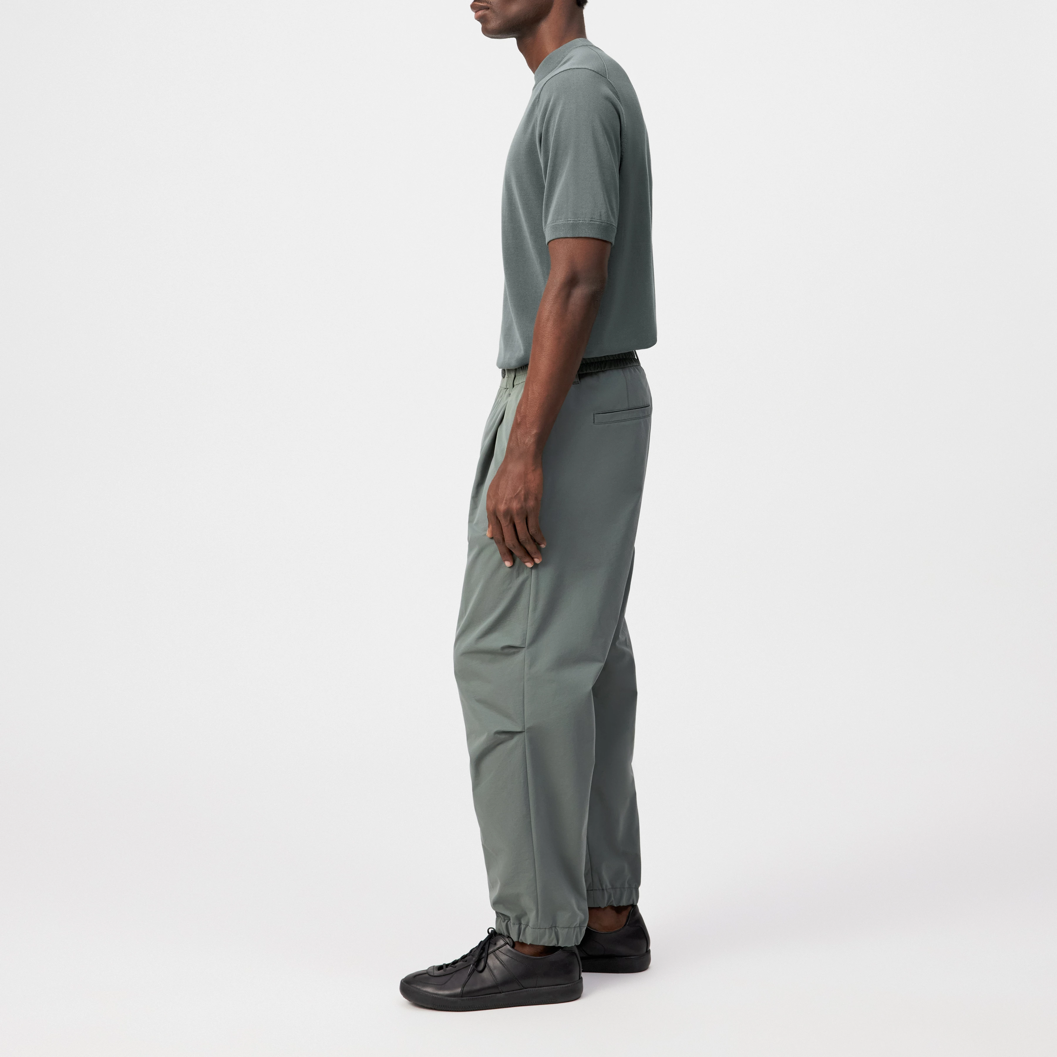 LIROG_C - Utility trousers in woven techno-fabric - men - green - Seitenansicht