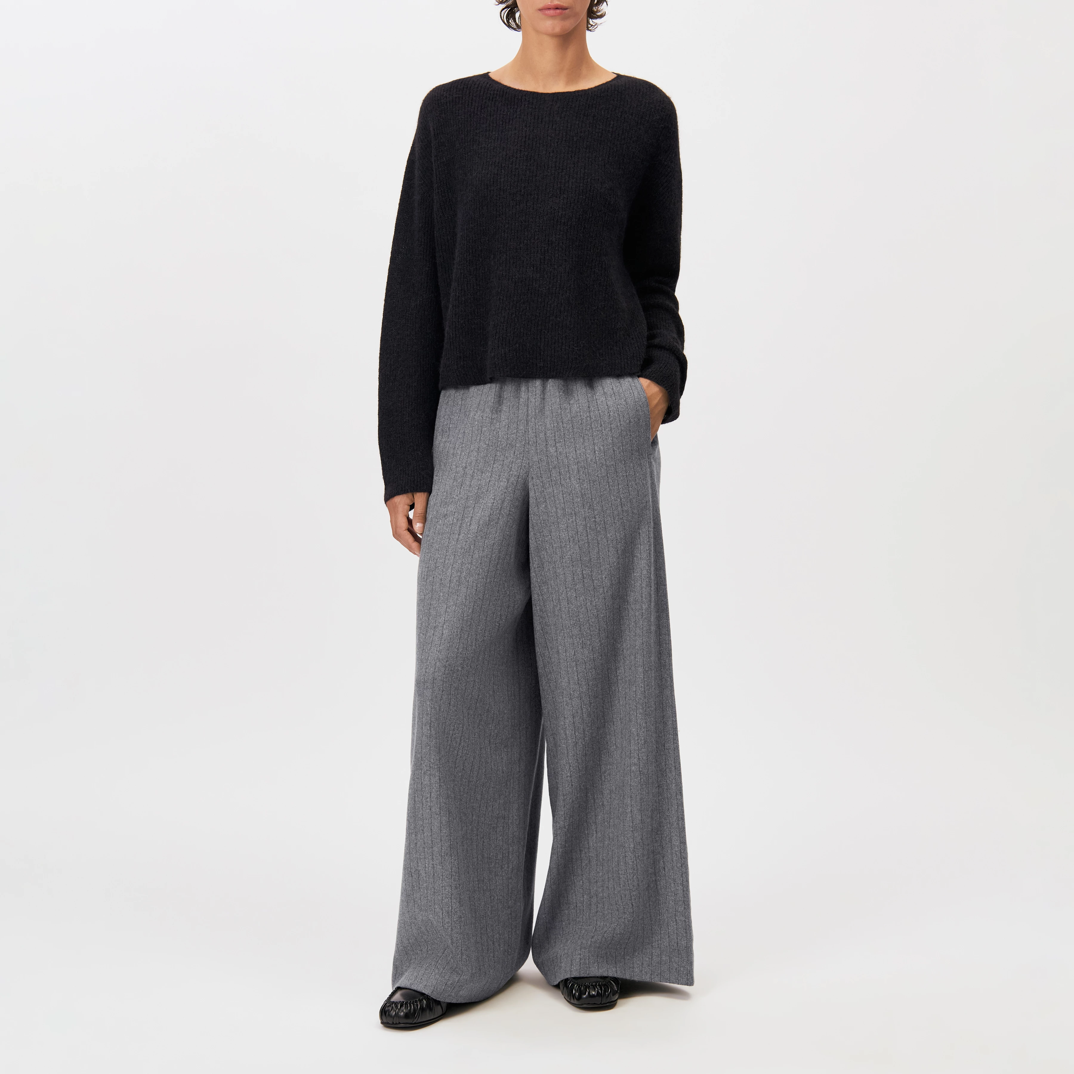 IMENY - Short Suri Alpaca blend jumper - women - black - Ganzkörper-Frontansicht
