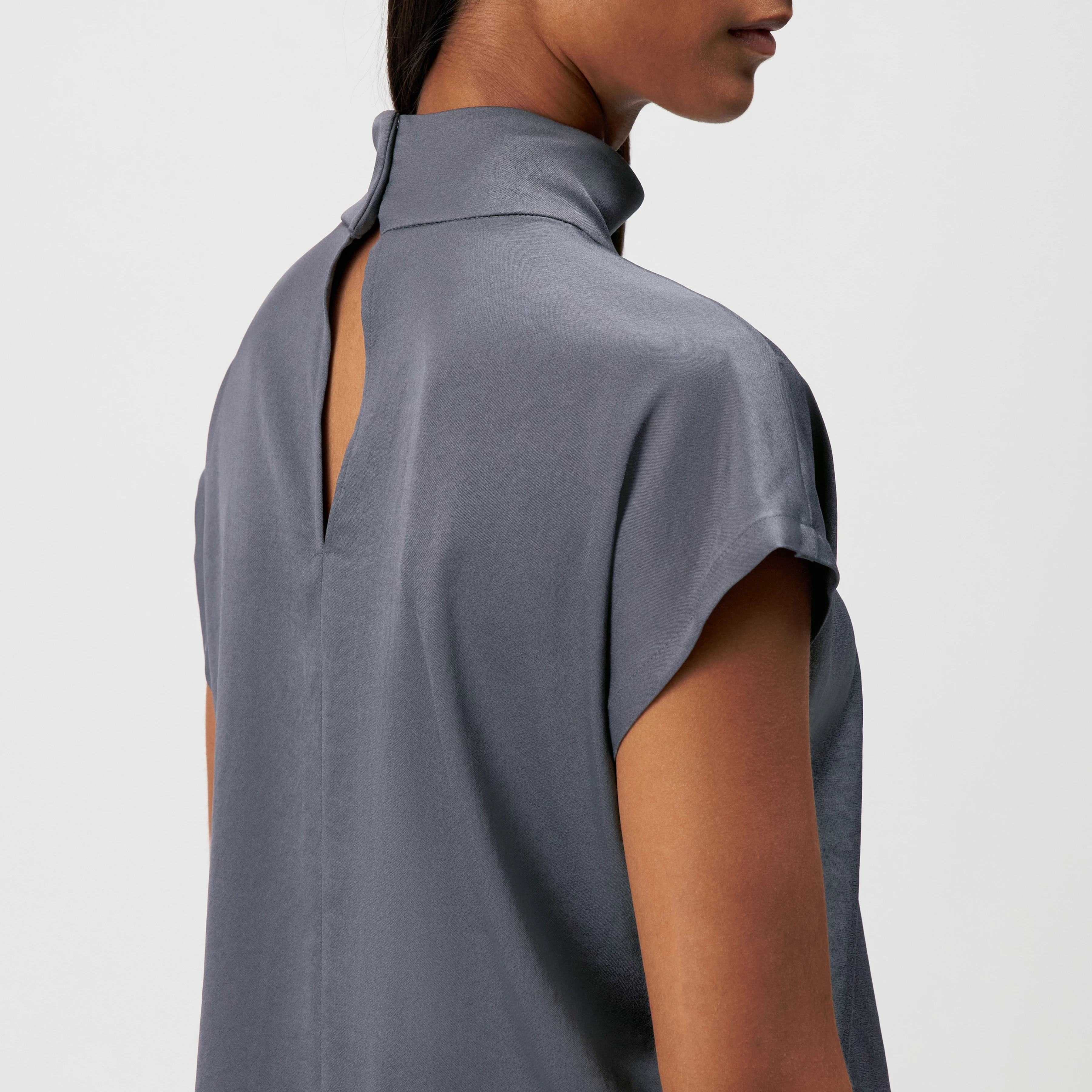 ALARIA_1 - Shirt blouse with stand-up collar in satin - women - grey - Detailansicht am Model