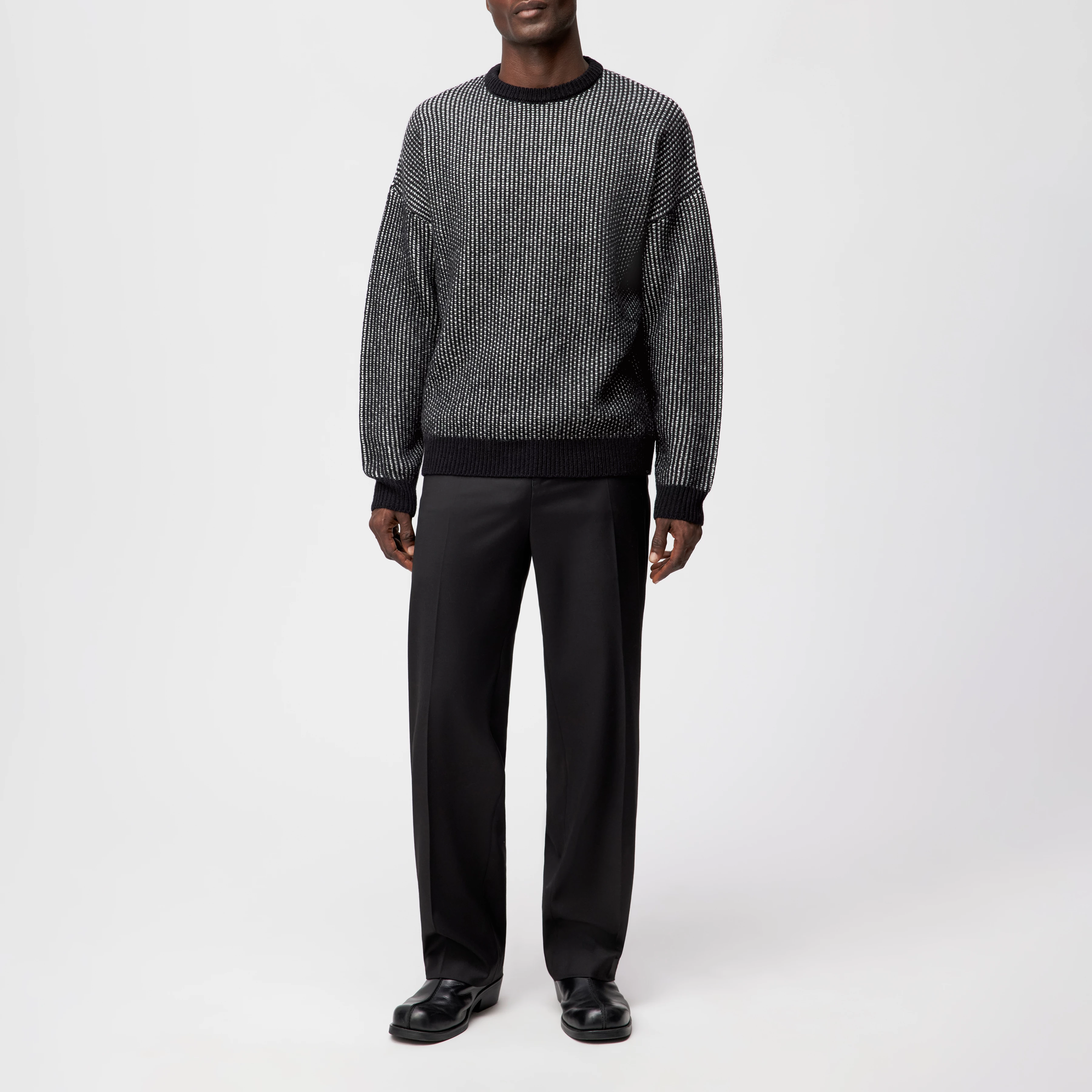 NEELIO - Pullover in zweifarbigen Woll-Alpakamix - Herren - schwarz - Ganzkörper-Frontansicht