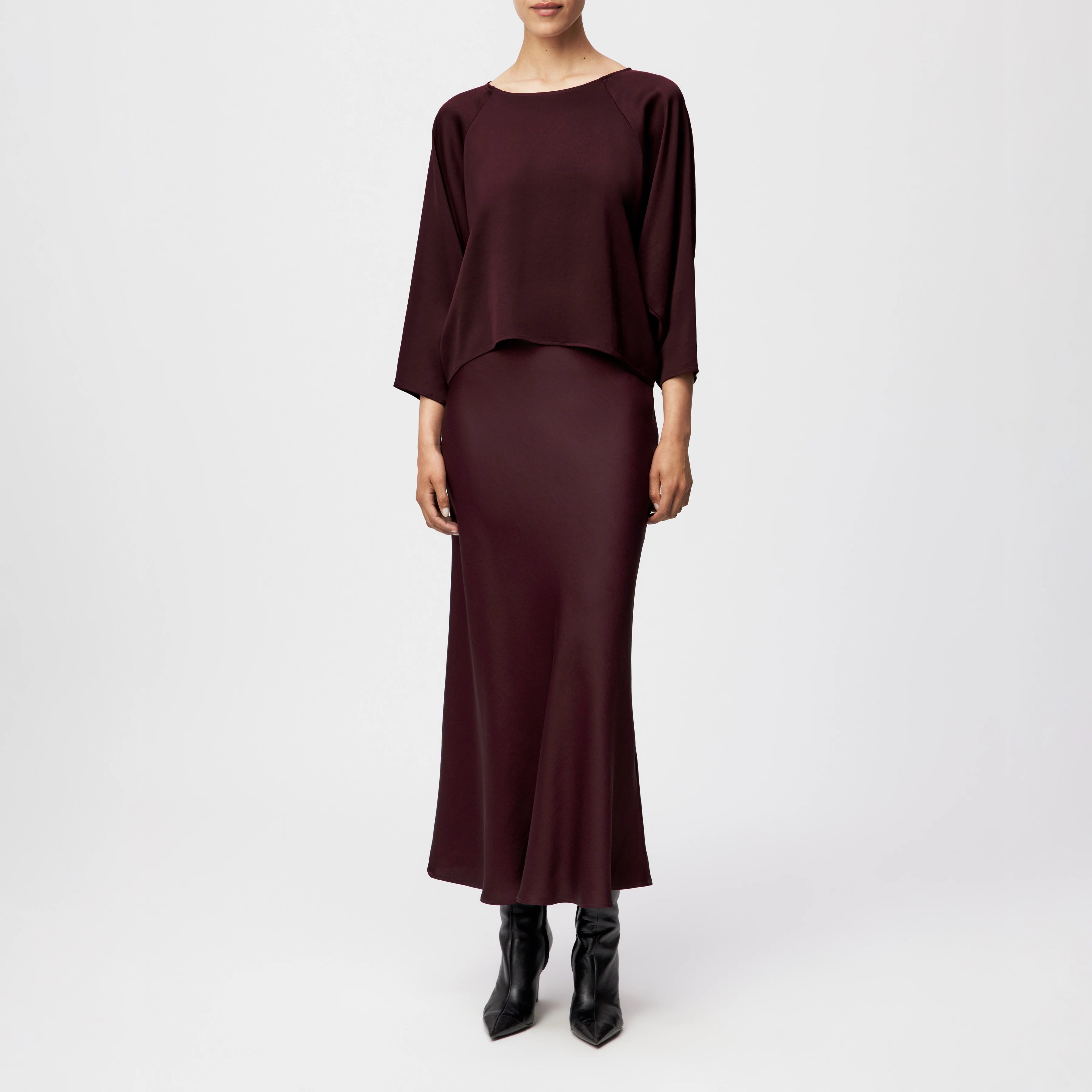 NIALINI - T-Shirt Bluse in Satin - Damen - rot - Ganzkörper-Frontansicht