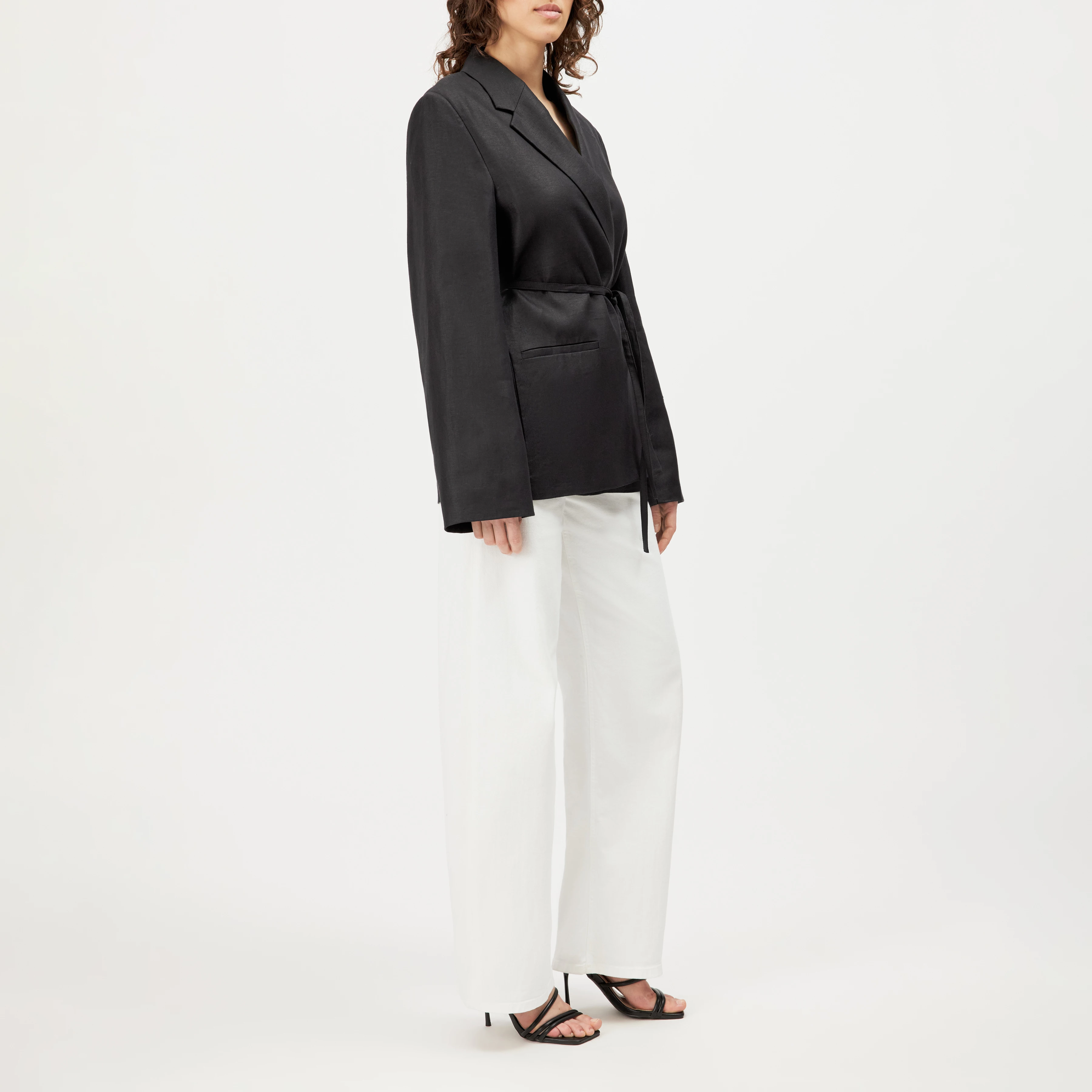 WINCHAM - Pure linen blazer with tie belt - women - black - Seitenansicht