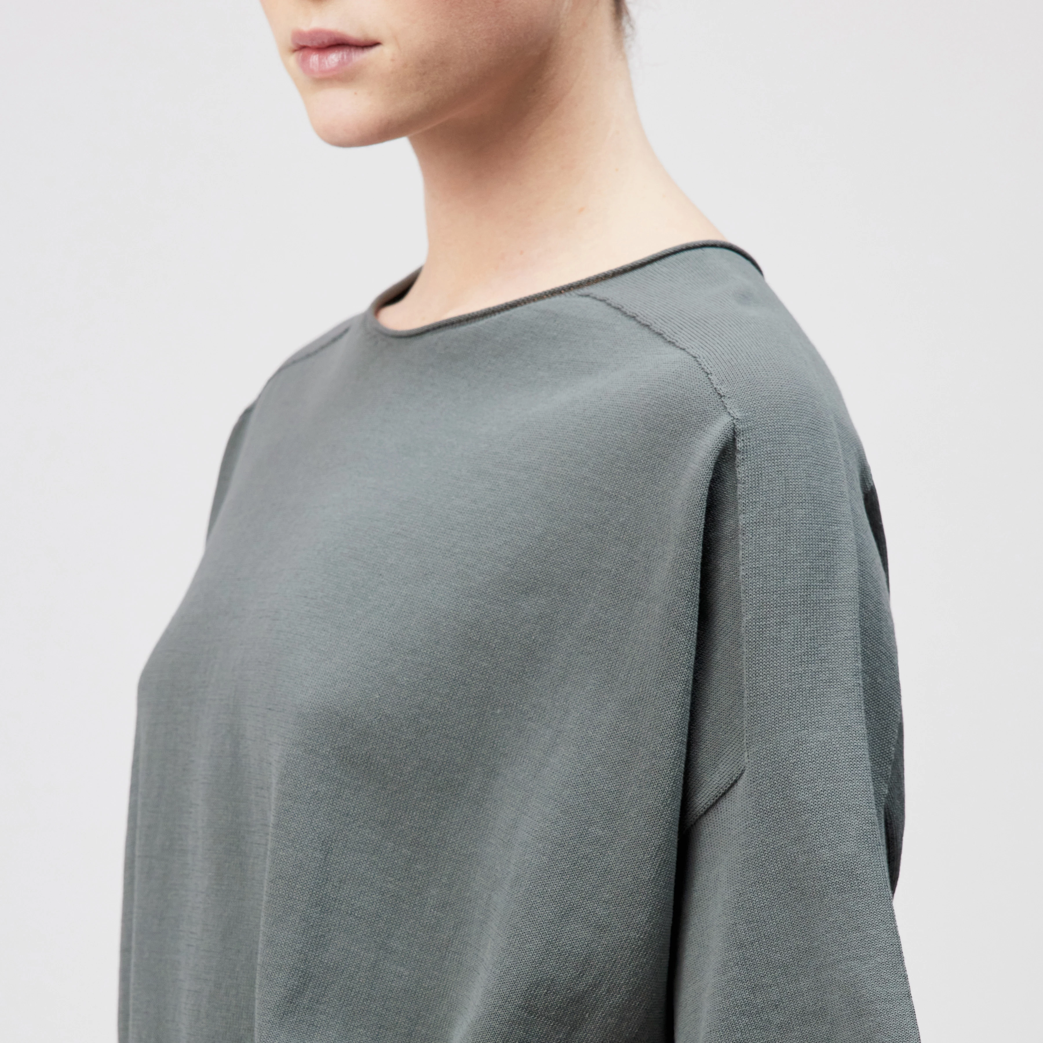 DILARY - Casual gebreid T-shirt in crêpe katoen - dames - groen - Detailansicht am Model