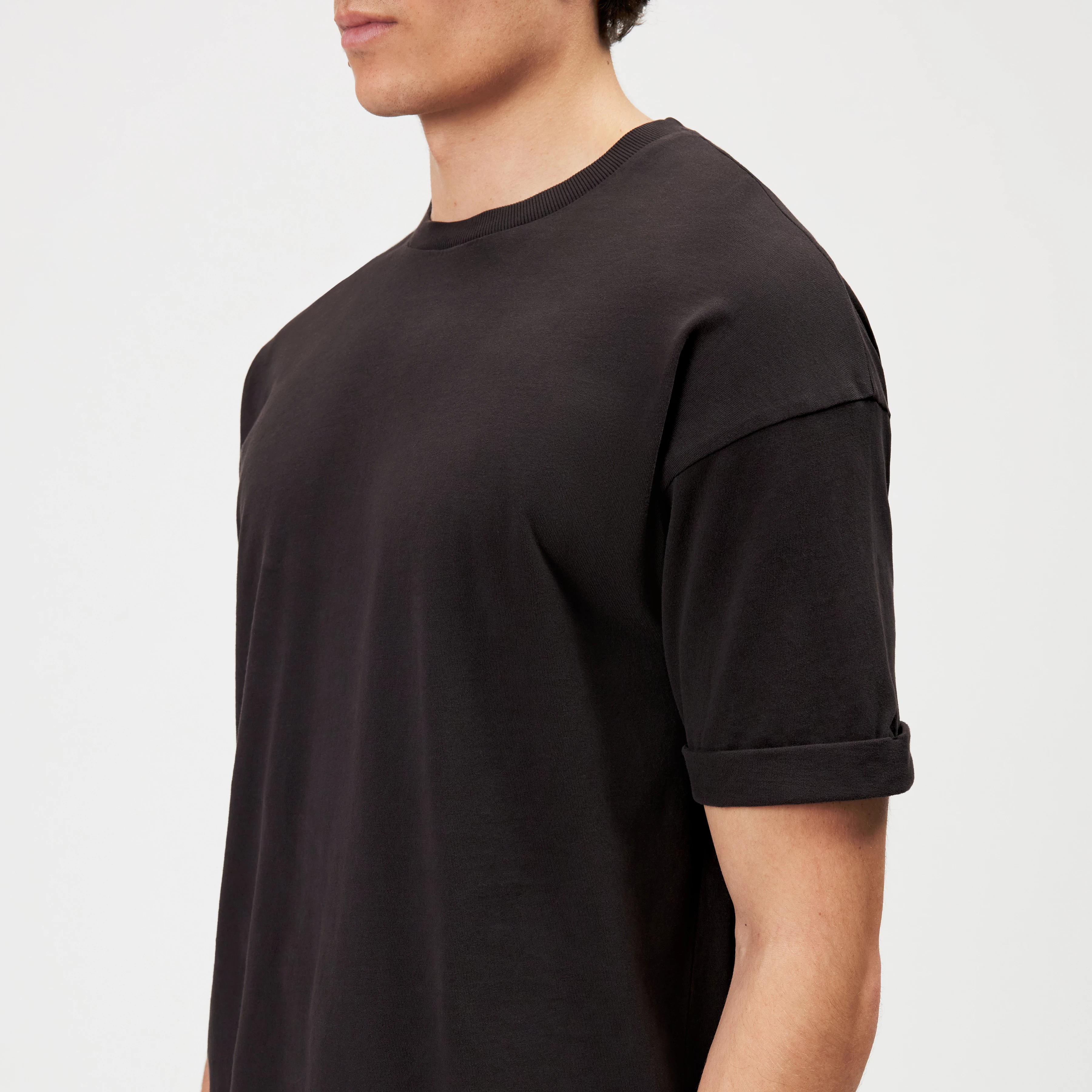 THILO - Relaxed fit T-shirt in soft cotton with washed look - men - brown - Detailansicht am Model