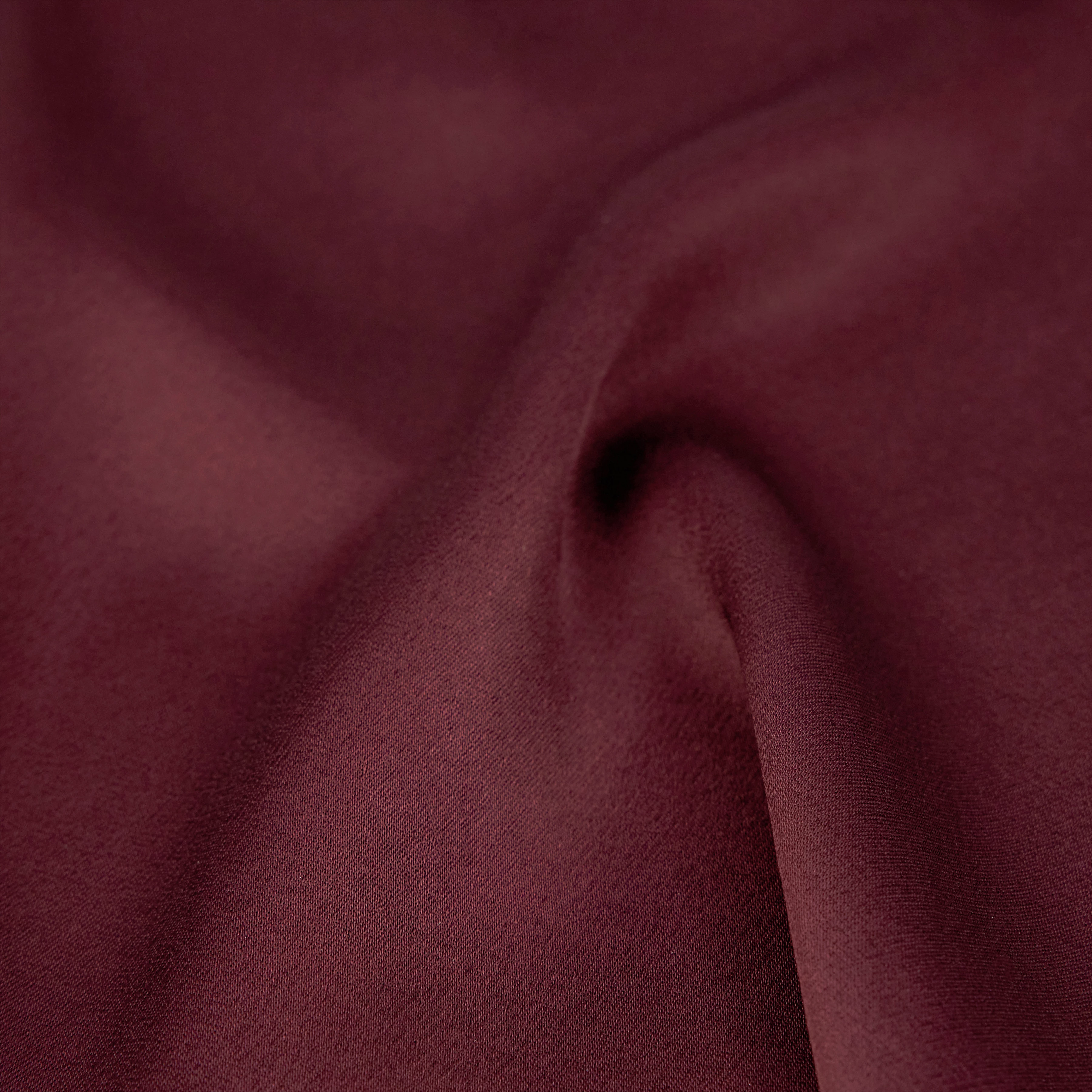 CLOELIA - Klassische Hemdbluse in Satin - Damen - rot - Materialbild (B2C)