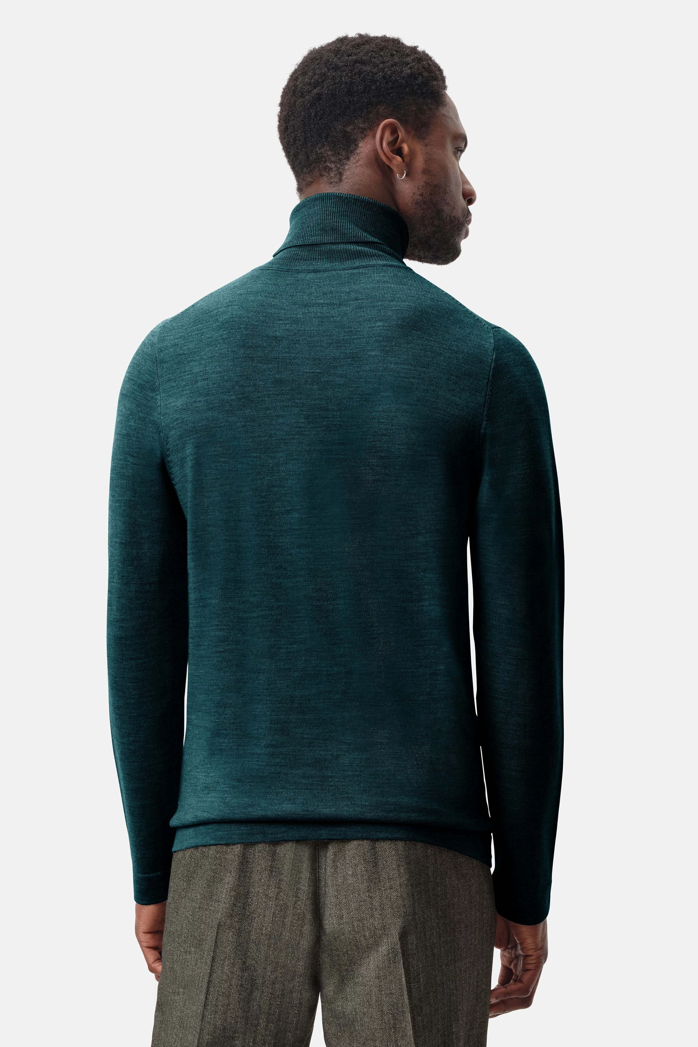JOEY - Turtleneck sweater in merino wool - men - green - Rückansicht