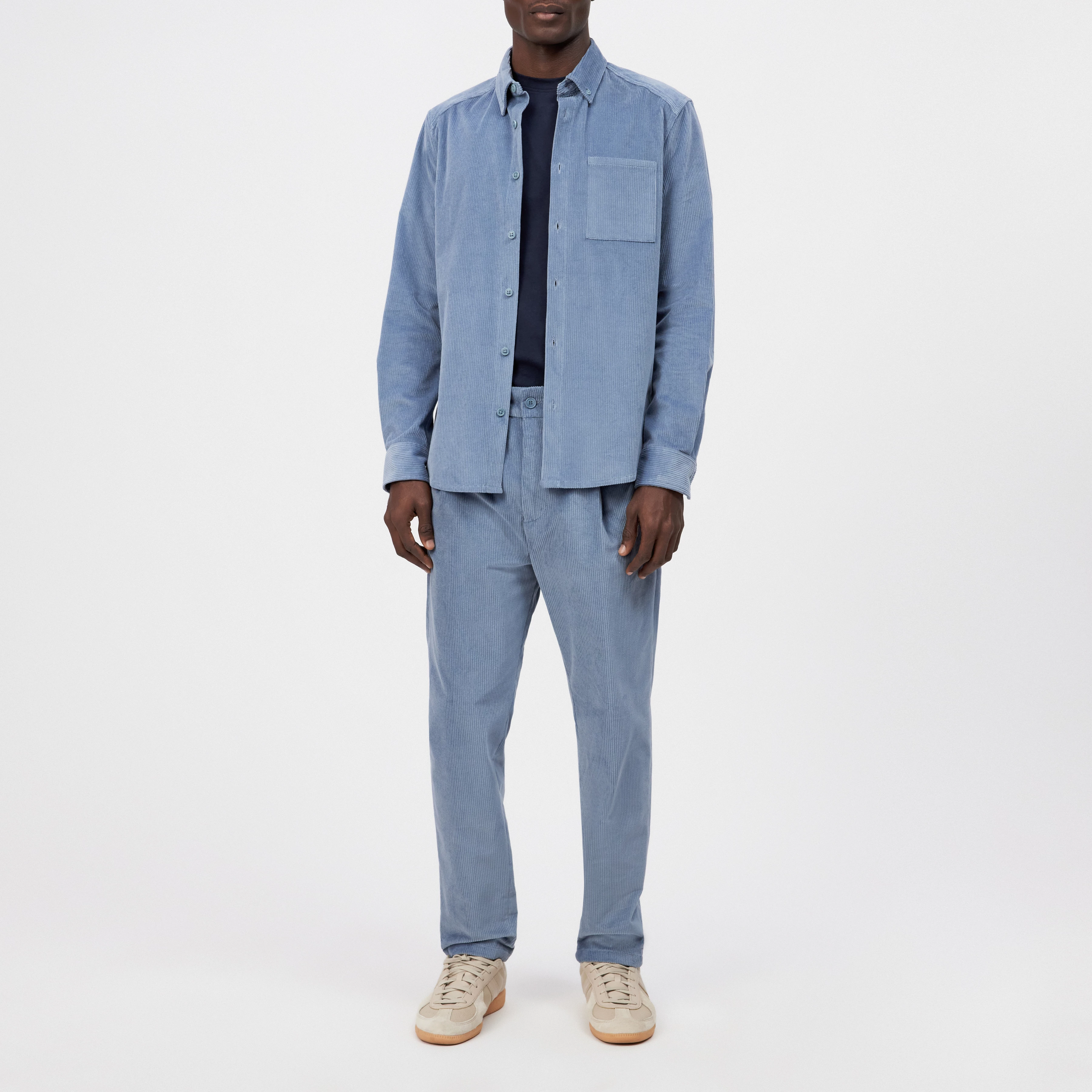 CHASY - Casual trousers with pleats in cotton corduroy - men - blue - Ganzkörper-Frontansicht