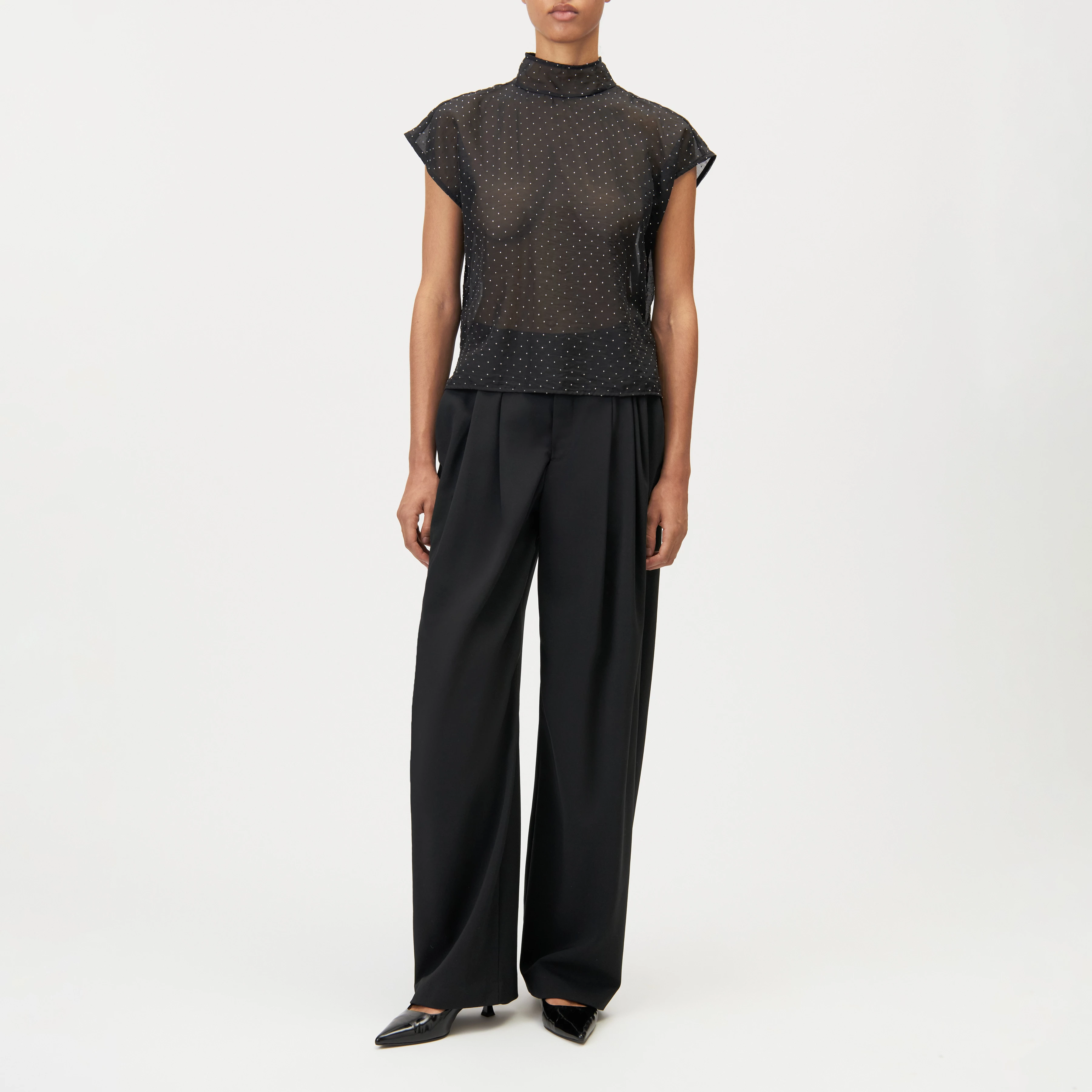 ELICIT - Wide twill pleat trousers - women - black - Ganzkörper-Frontansicht
