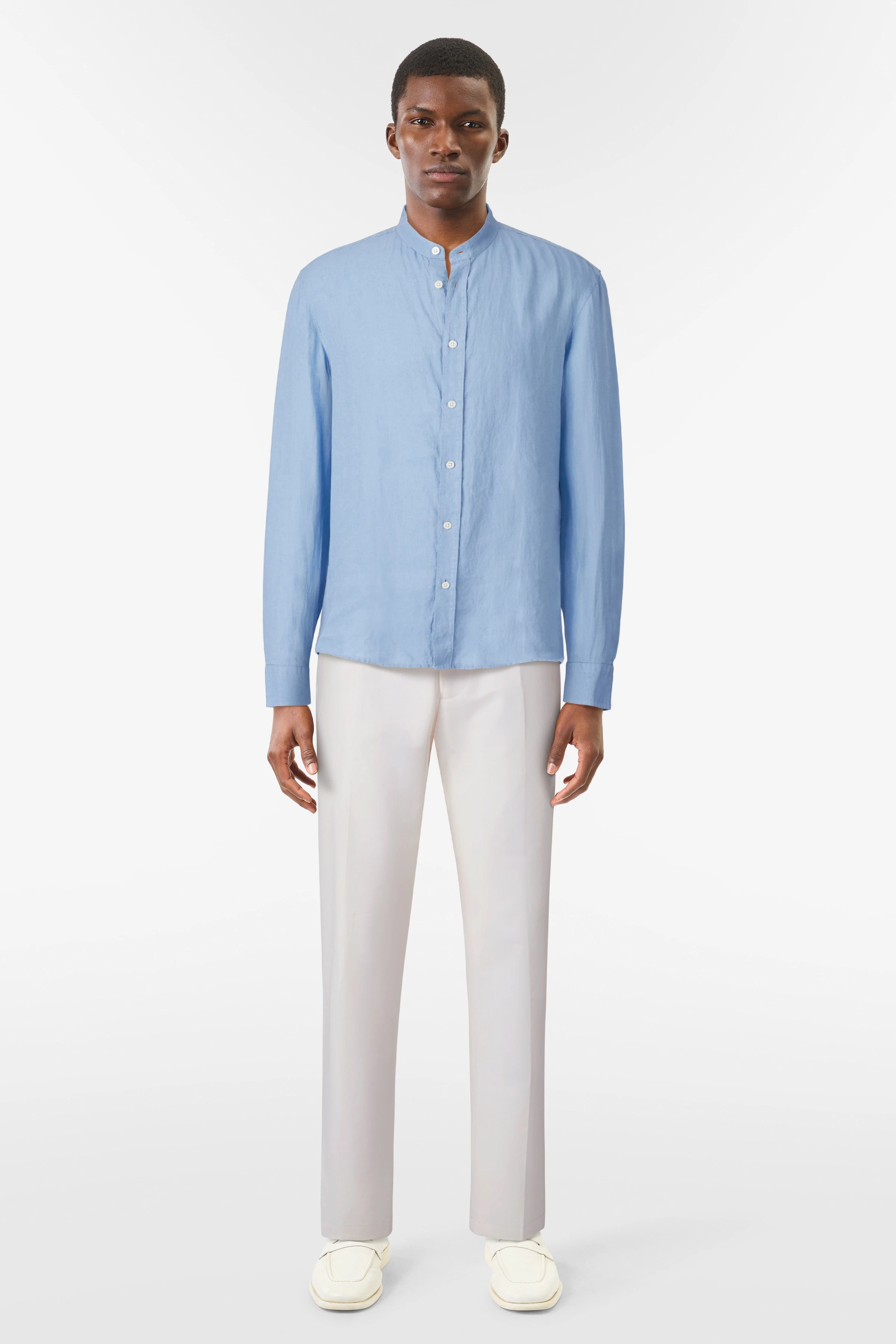 TAROK - Hemd mit Stehkragen aus reinem Leinen - Herren - blau - Ganzkörper-Frontansicht