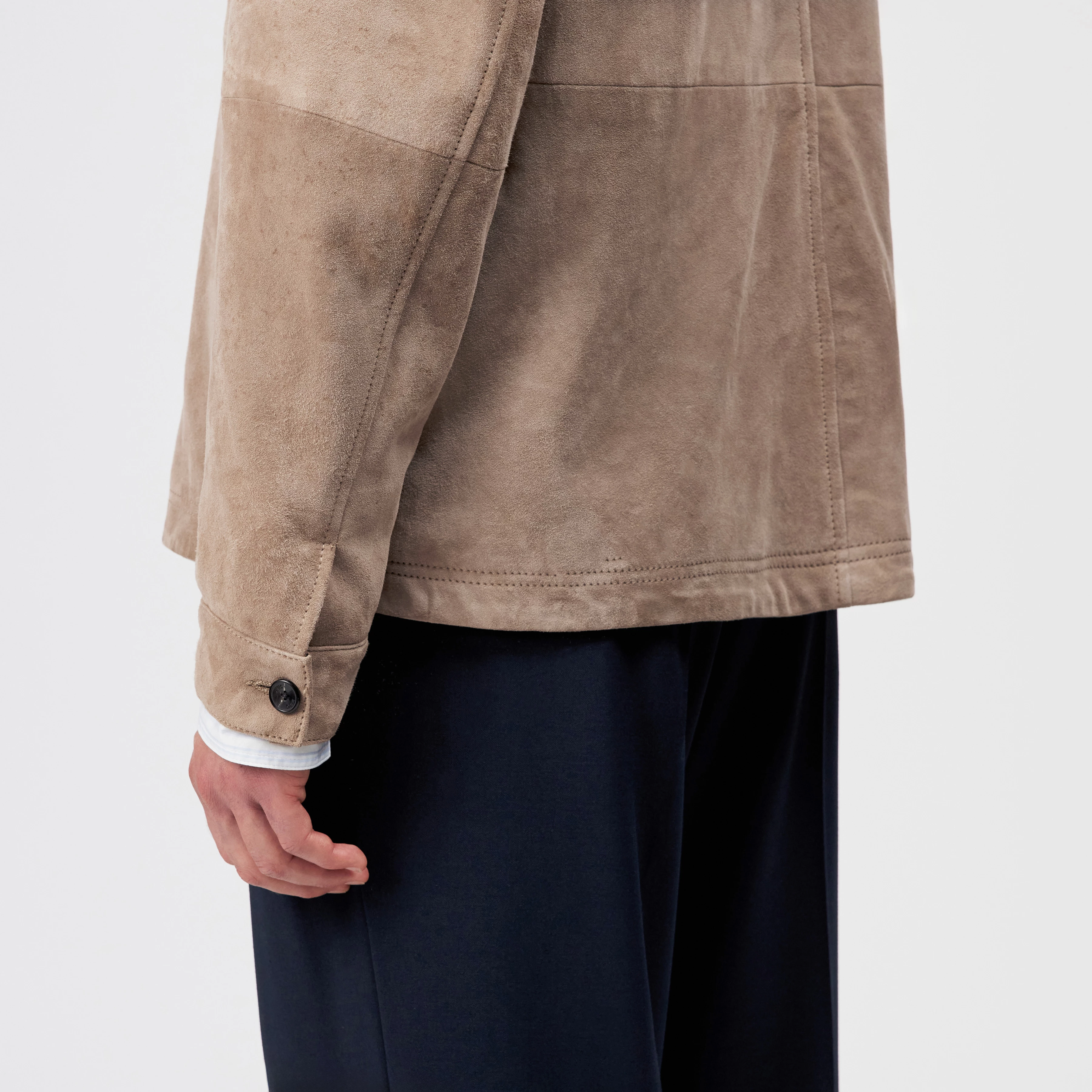 JERSON - Jacket with turn-down collar in suede leather - men - beige - Detailansicht am Model