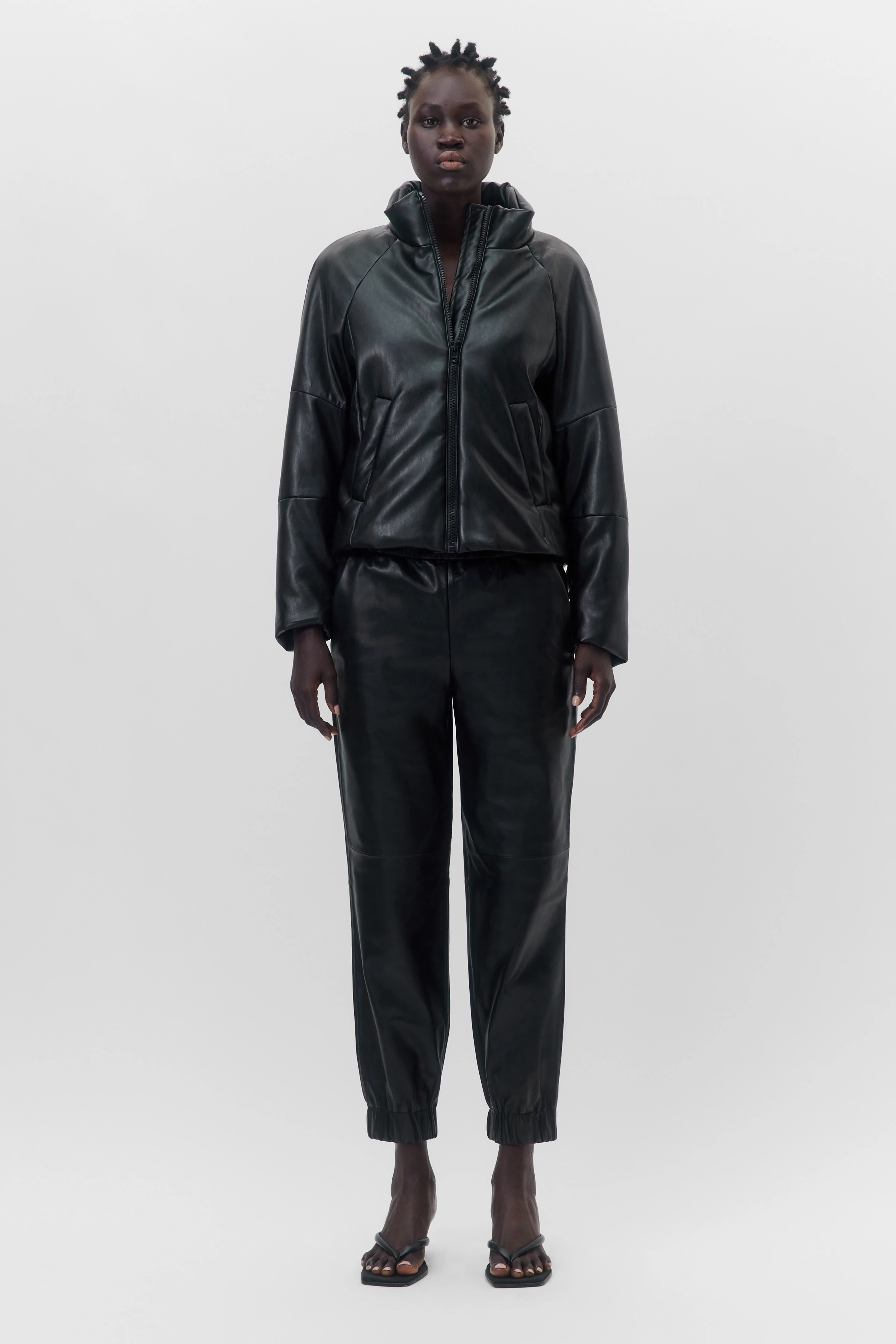 TRURO - puffer jacket in leather look - women - black - Ganzkörper-Frontansicht