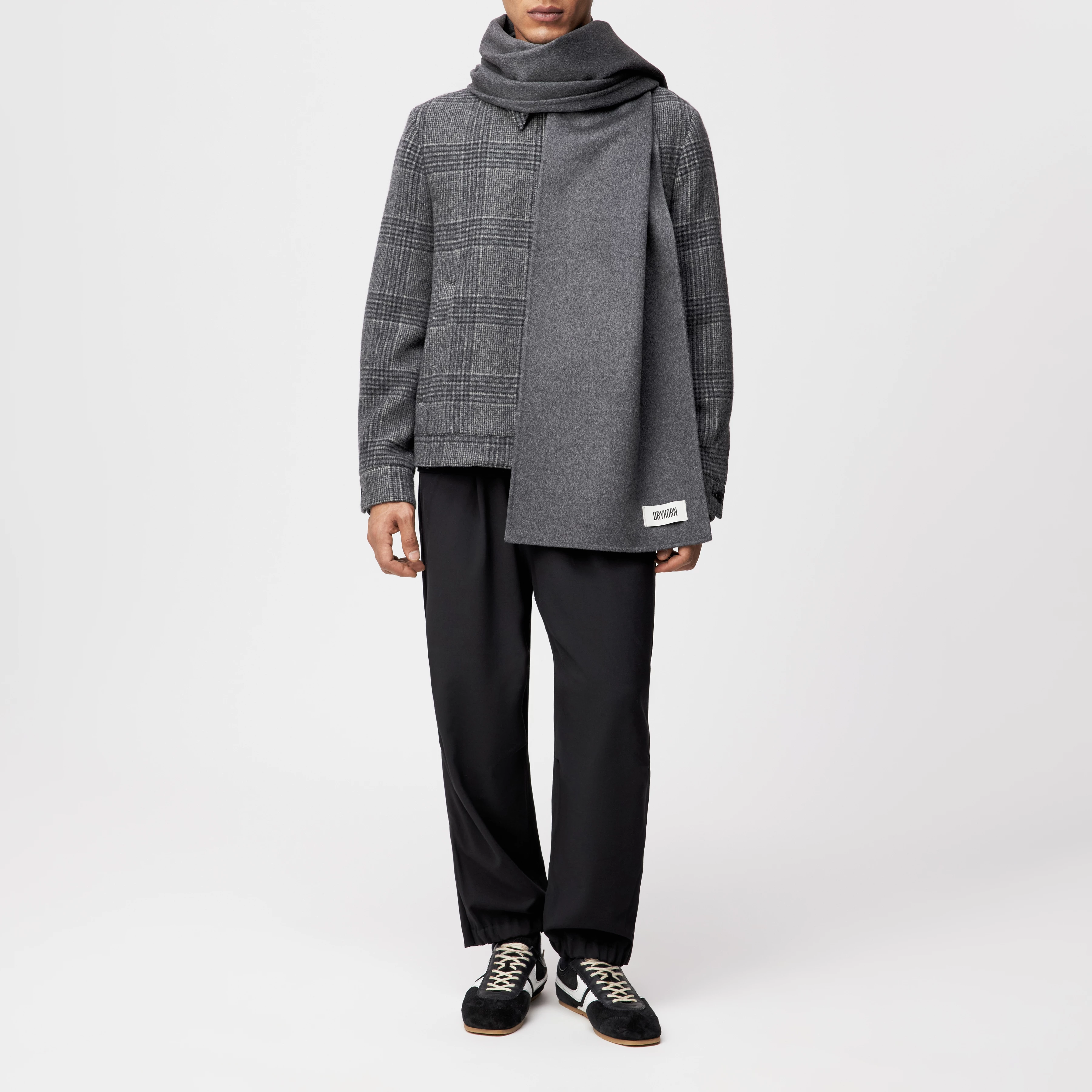 JARI - Scarf in double-faced wool - unisex - grey - Ganzkörper-Frontansicht