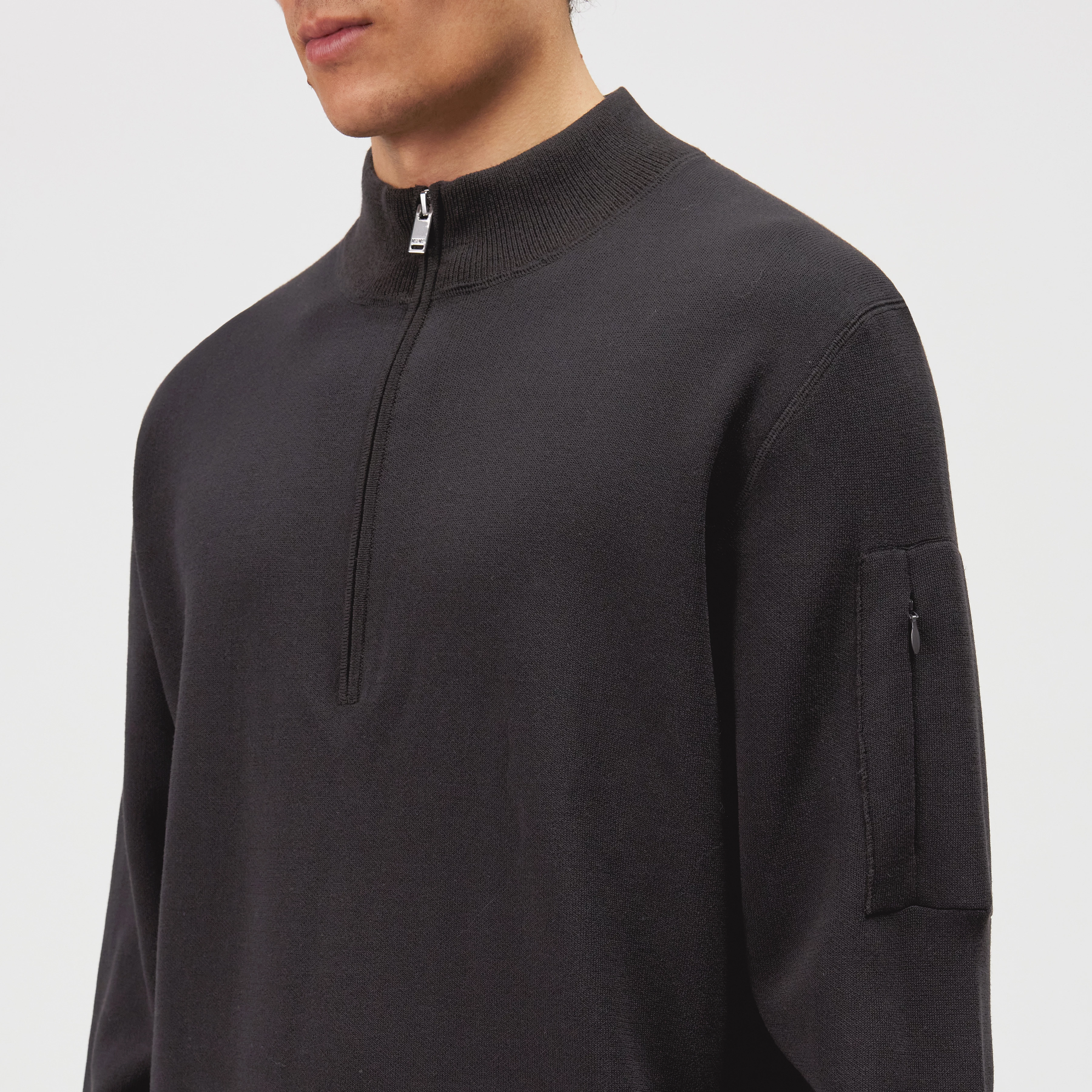 TARVIK - Half-zip jumper with stand collar in pure wool - men - brown - Detailansicht am Model