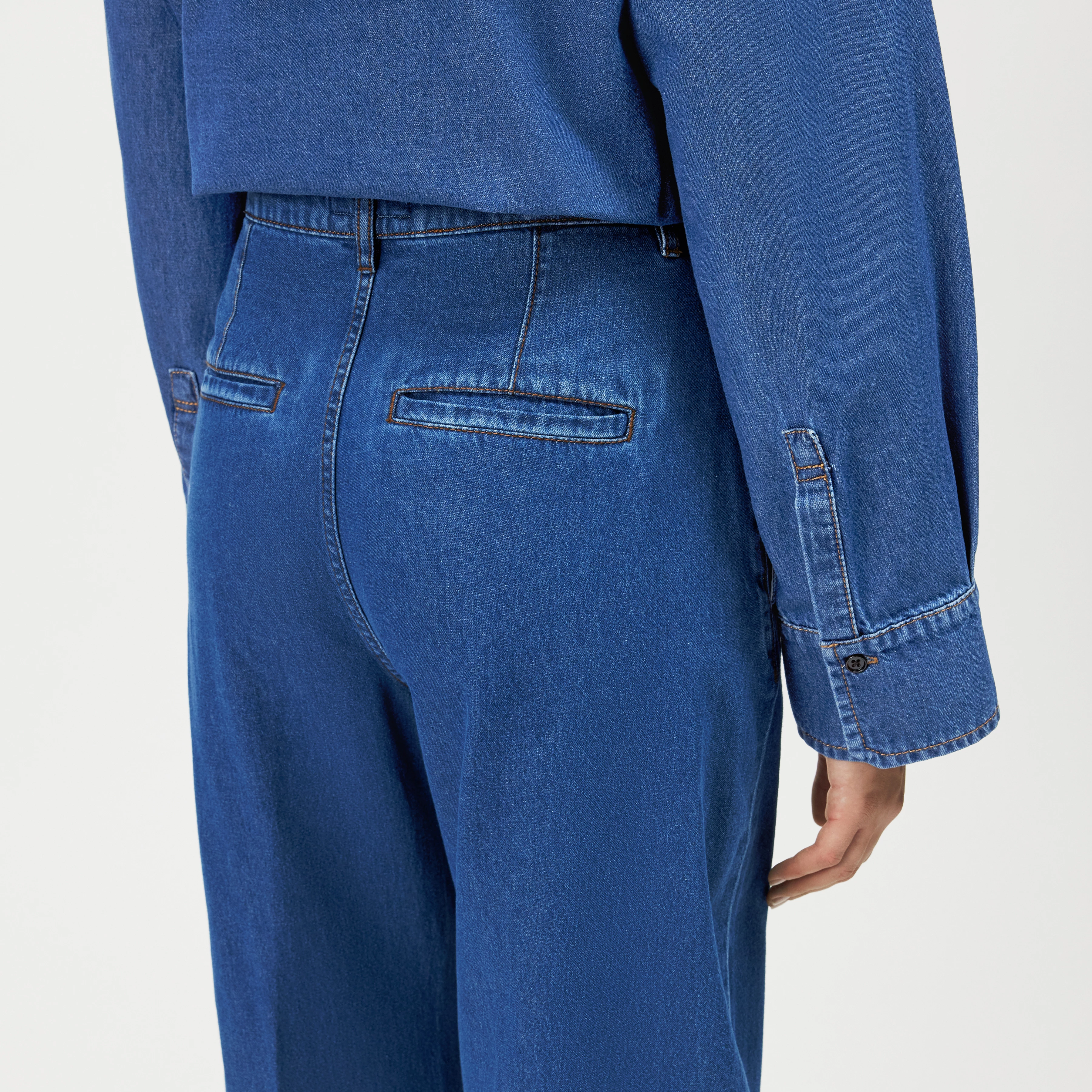 RECEIVE - Wide leg trousers in Tencel-cotton blend - women - blue - Detailansicht am Model