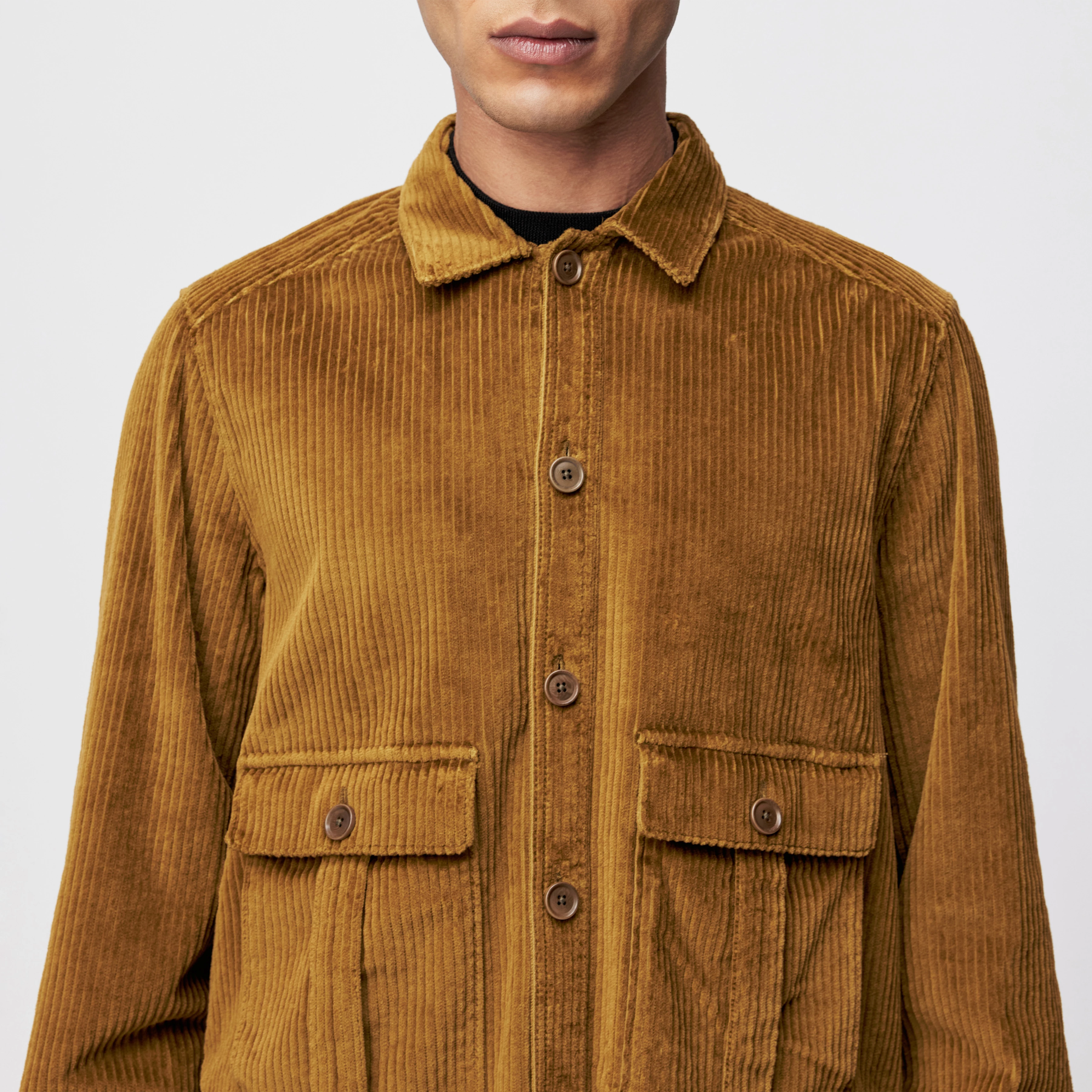LIEWA - Overshirt in cotton wide corduroy - men - yellow - Detailansicht am Model