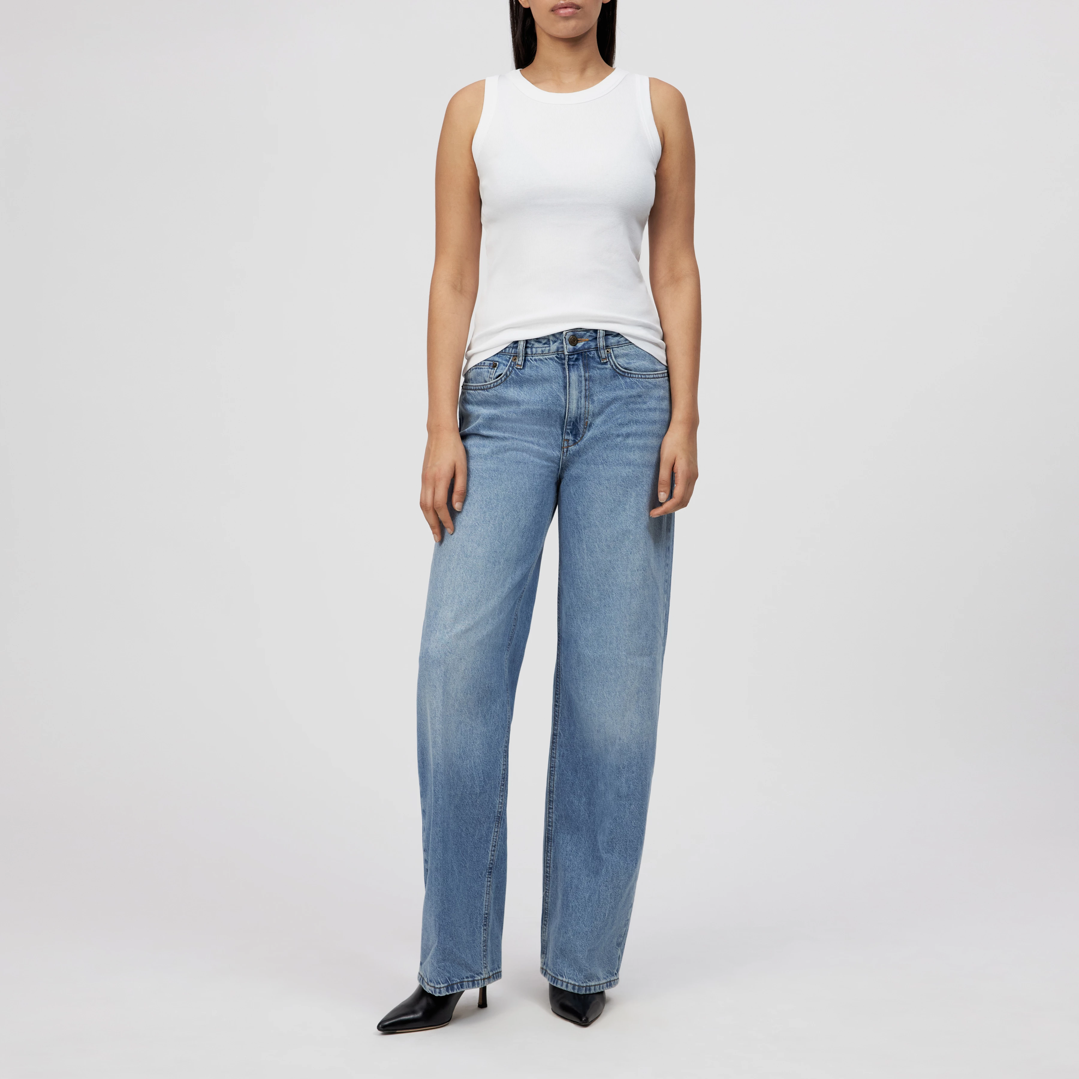 OLINA - Tanktop mit Rundhals in Baumwoll-Rippe - Damen - weiß - Ganzkörper-Frontansicht