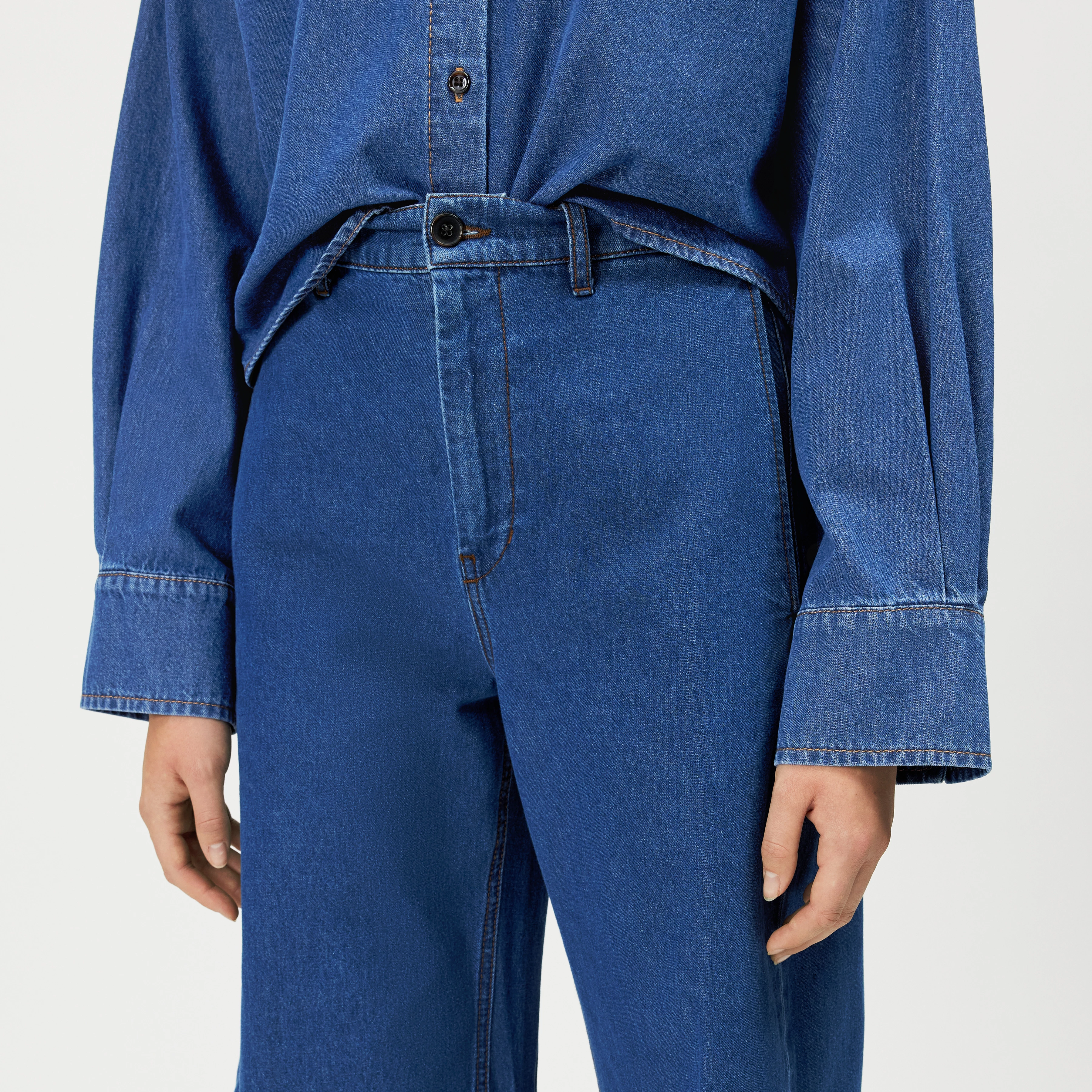 RECEIVE - Wide leg trousers in Tencel-cotton blend - women - blue - Detailansicht am Model