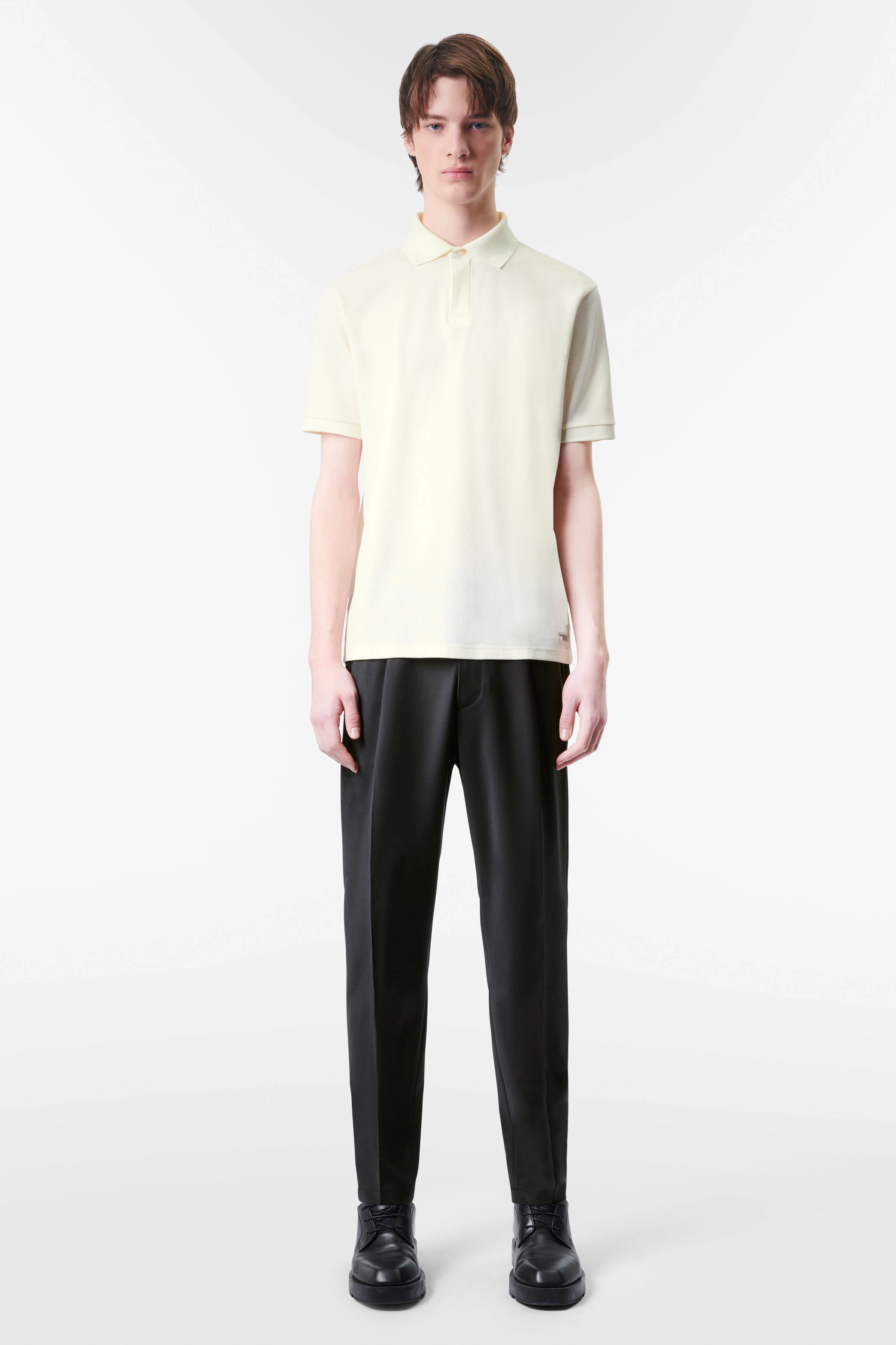 SANTOS - Classic regular fit polo in piqué structure - men - off white - Ganzkörper-Frontansicht