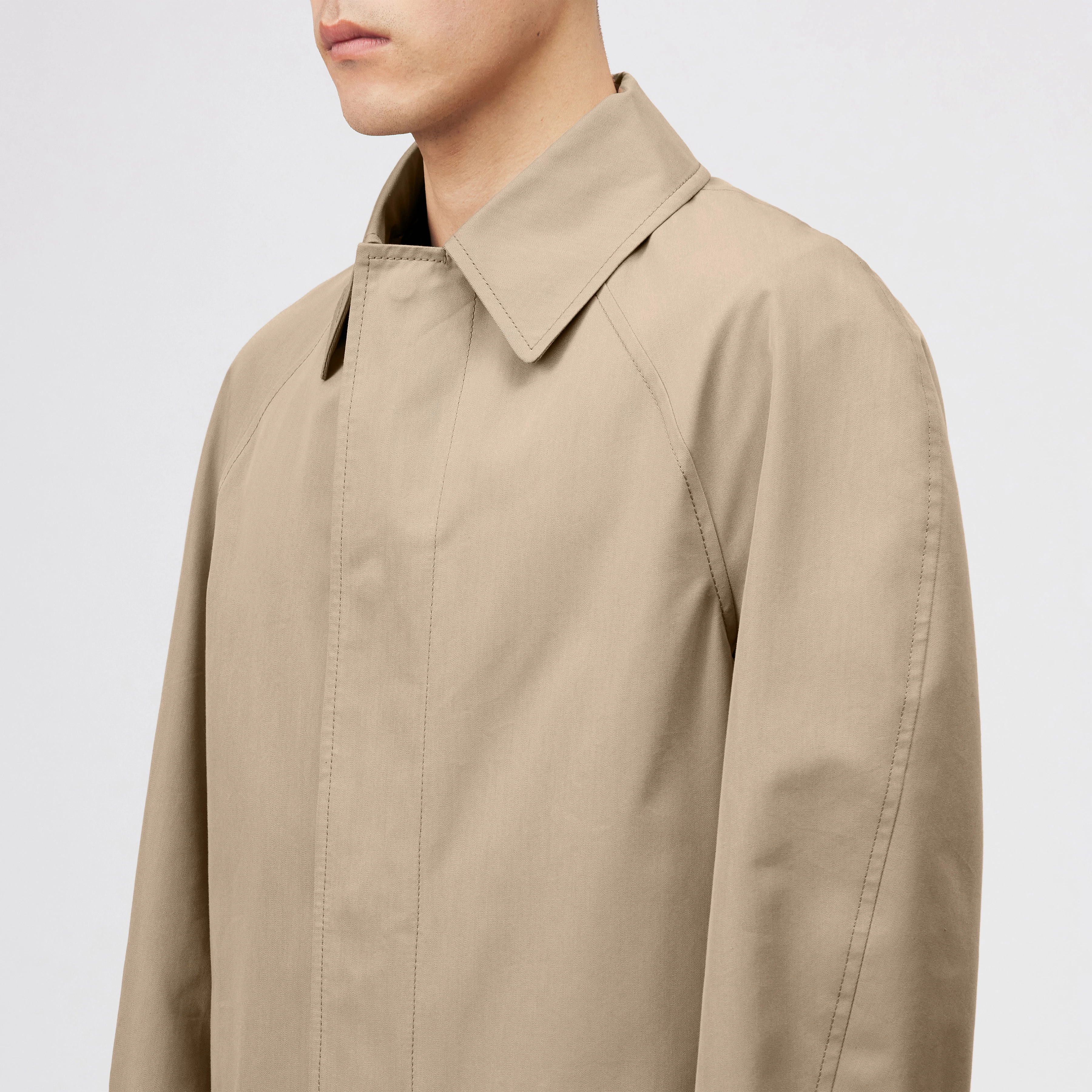 COSMANO_2 - Carcoat Gabardine Coat - men - brown - Detailansicht am Model