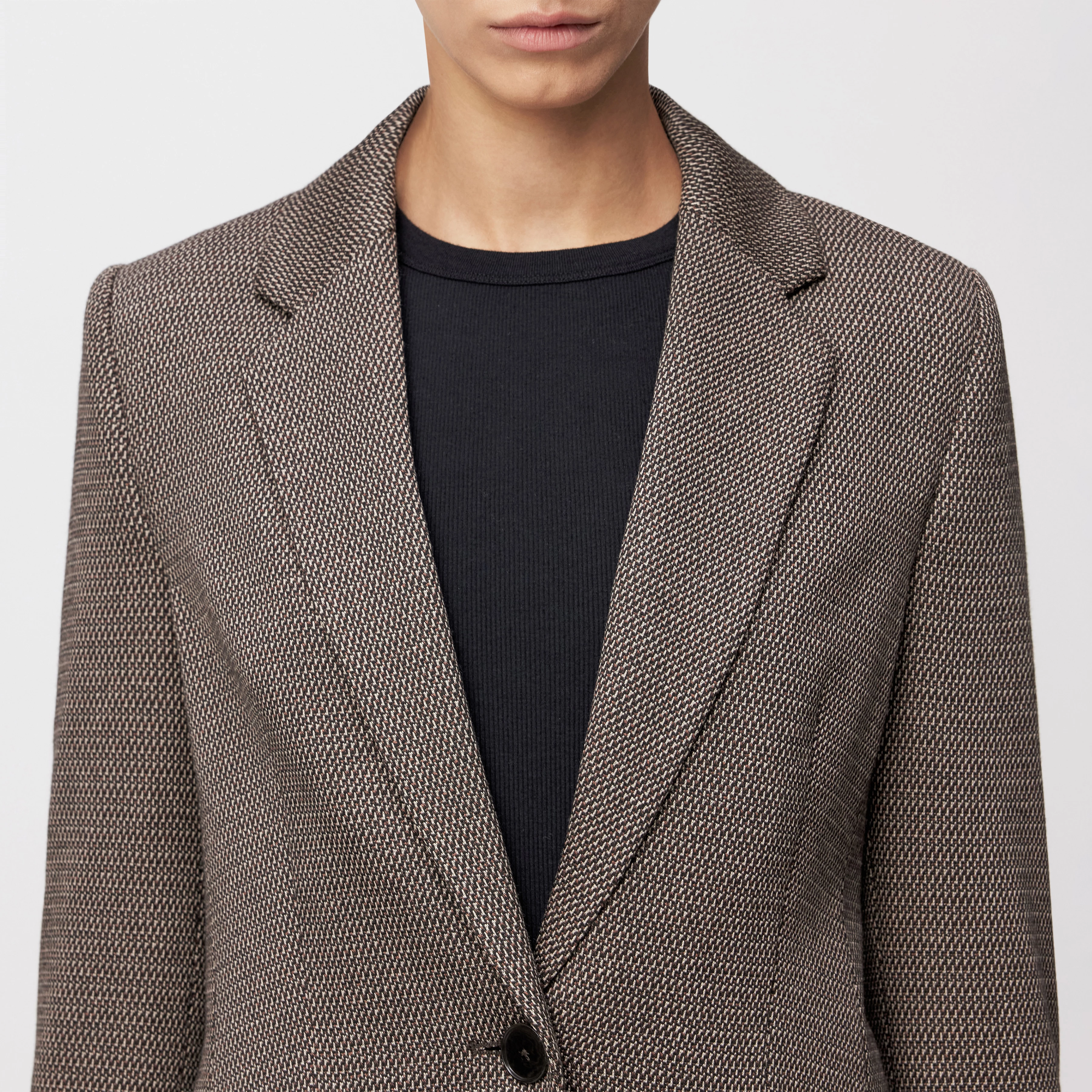 ATLIN_2 - Einknopf-Blazer in Jacquard - Damen - braun - Detailansicht am Model