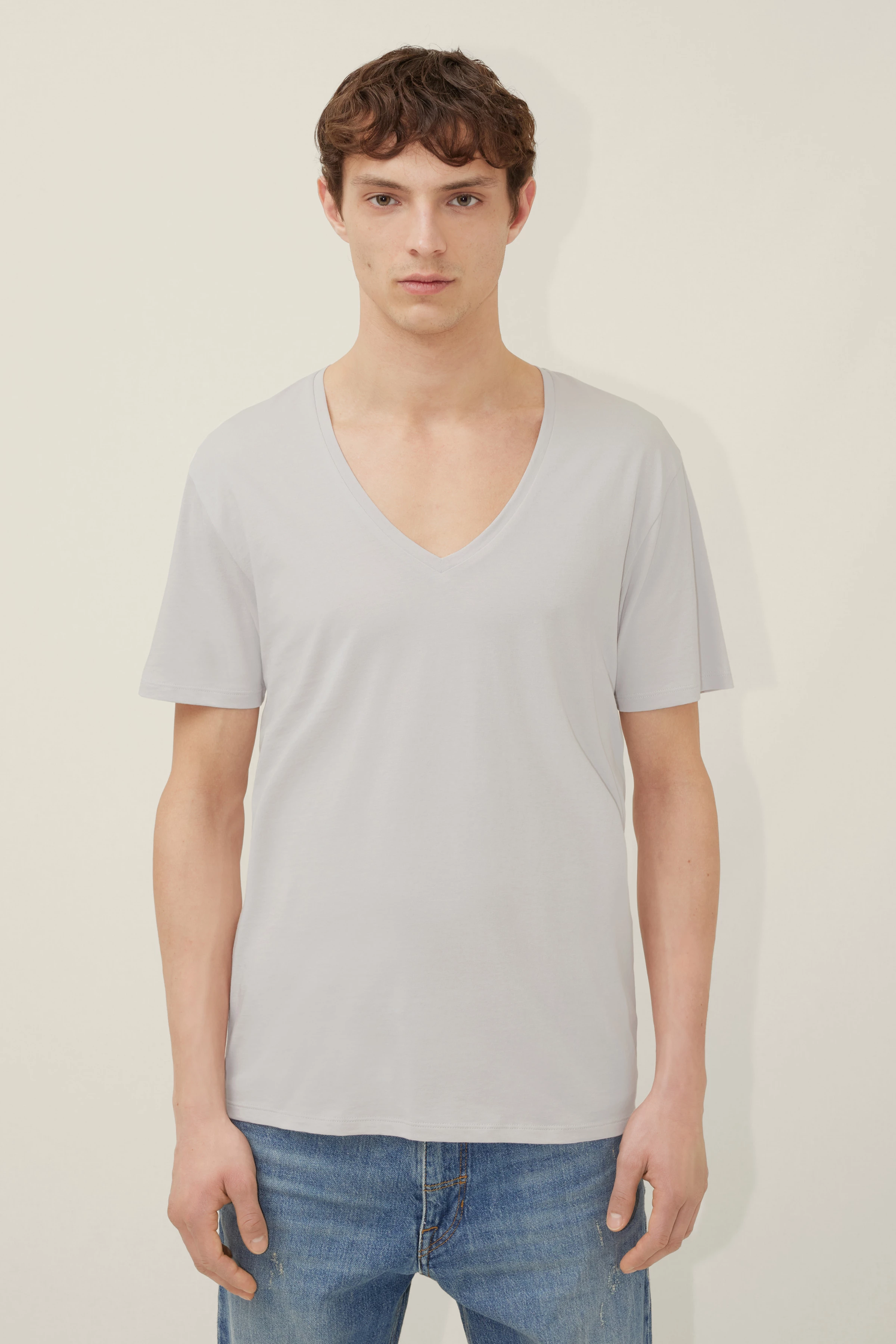 QUENTIN - V-Neck T-Shirt in Slim Fit aus reiner Baumwolle - Herren - grau - Frontansicht