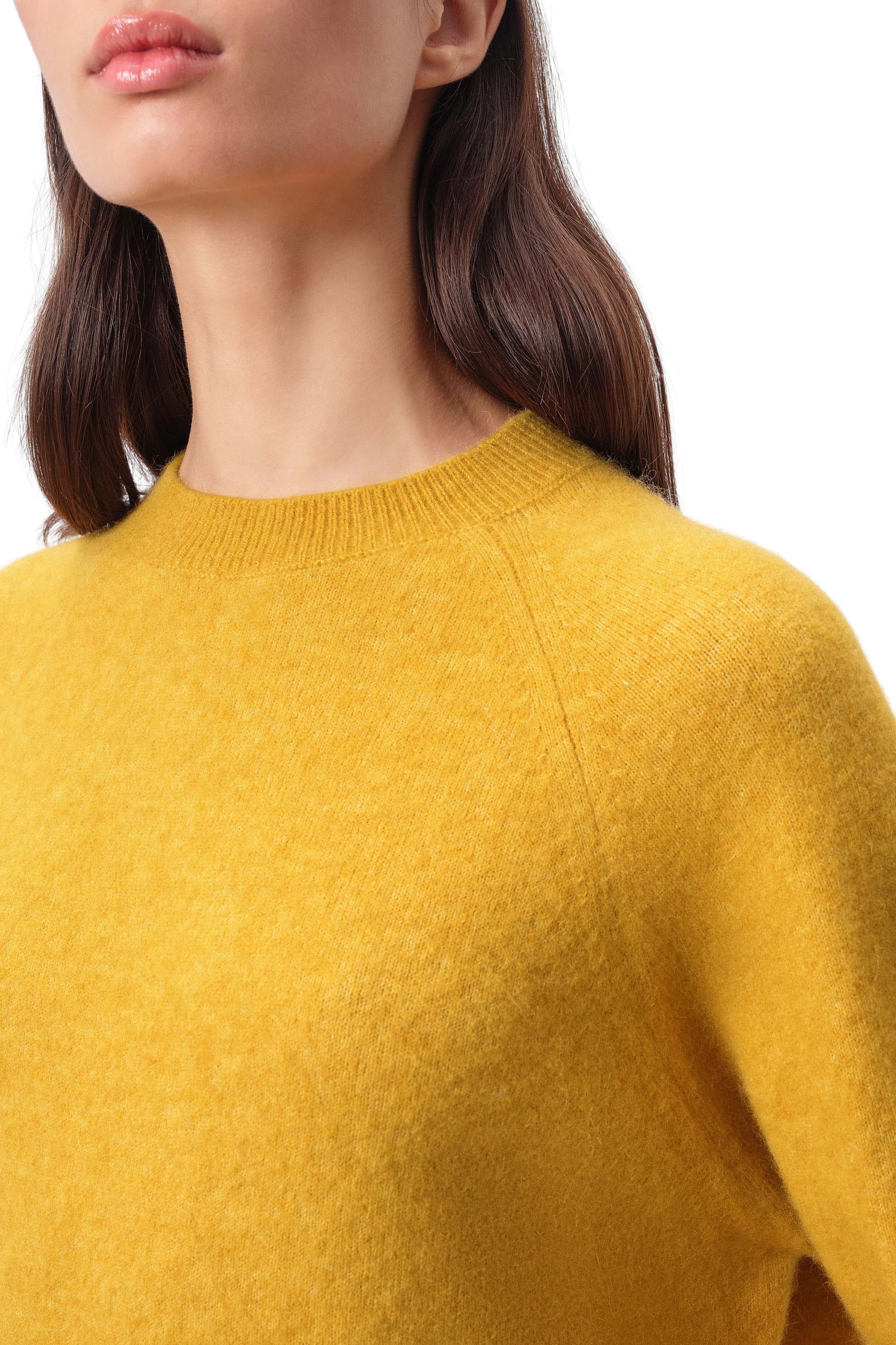 PEMIRI - Ei-vormige trui met raglanmouwen in alpacamix - dames - geel - Seitenansicht