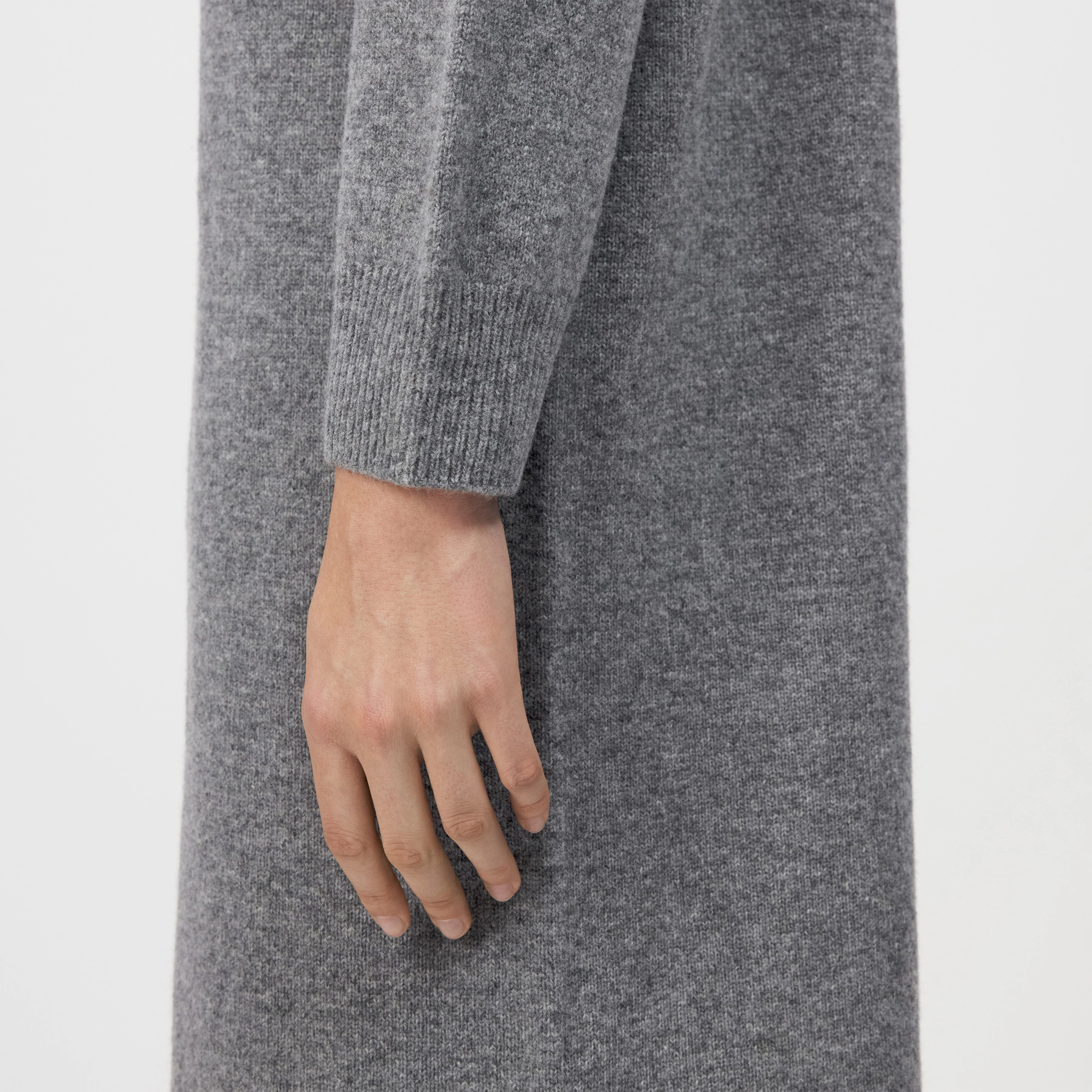 ALINOY - Knitted dress in virgin wool - women - grey - Detailansicht am Model