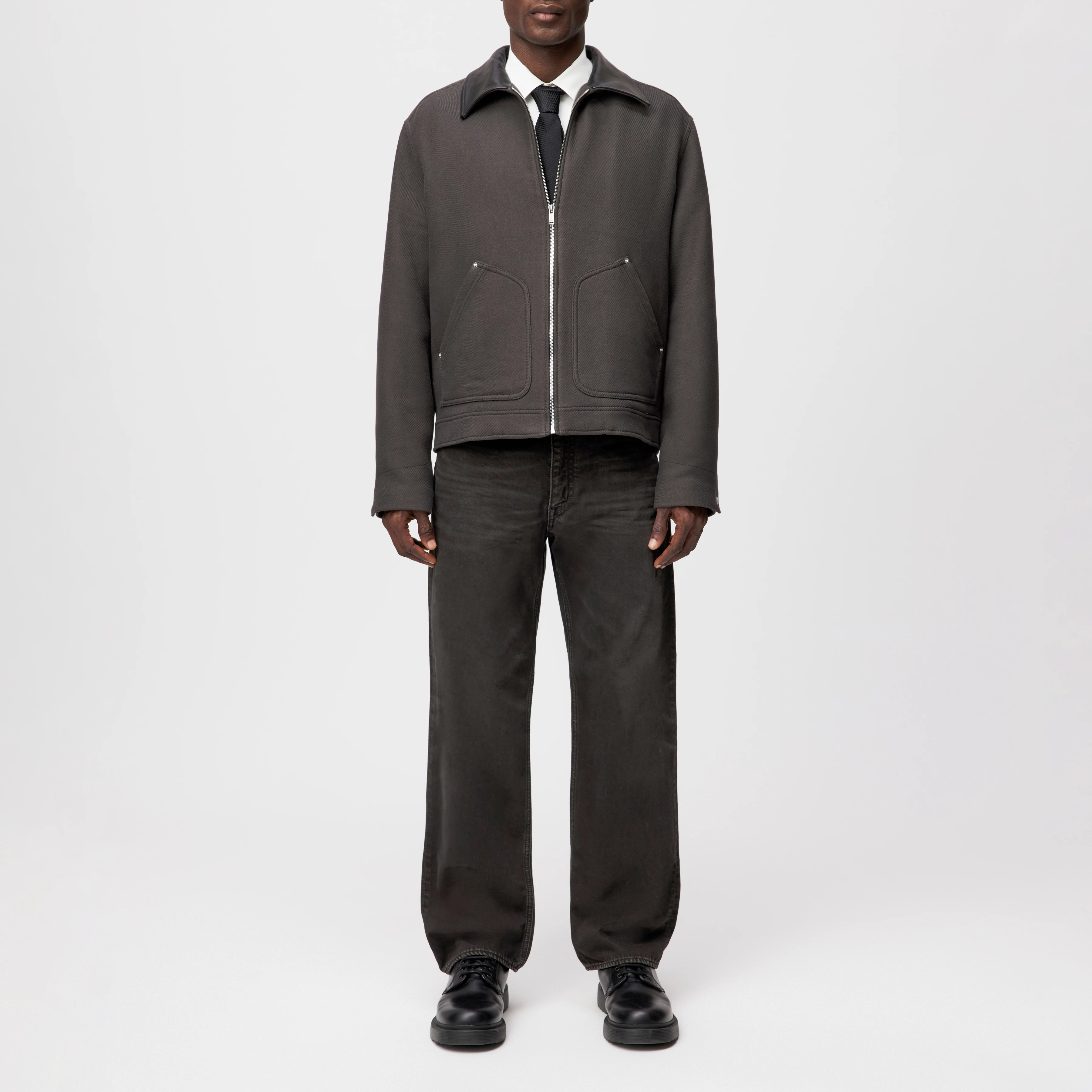 BAGGZY - Relaxed Fit Jeans in Dark-Brown Denim - Herren - braun - Ganzkörper-Frontansicht