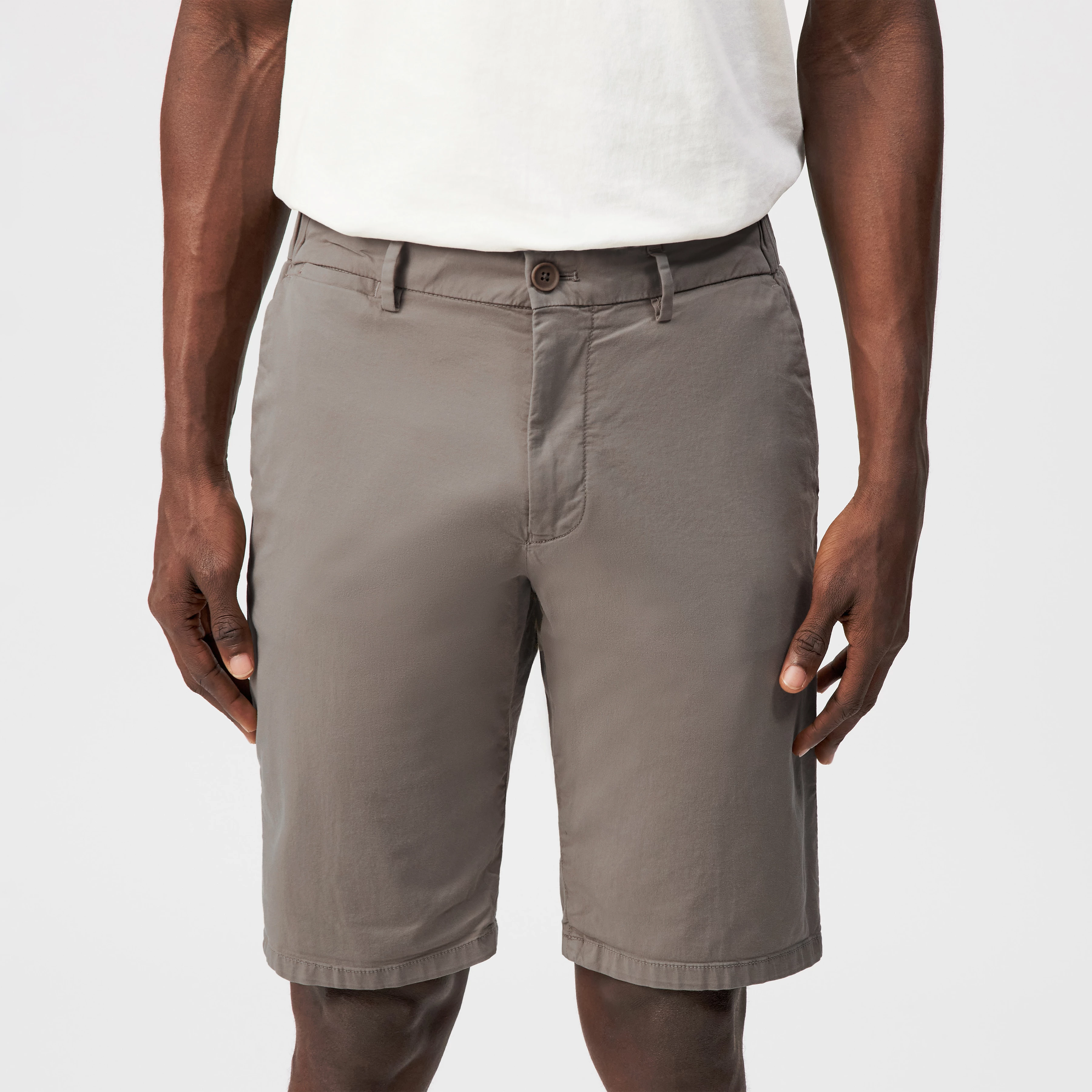 KEND - Chino Shorts in Baumwoll-Twill - Herren - beige - Detailansicht am Model