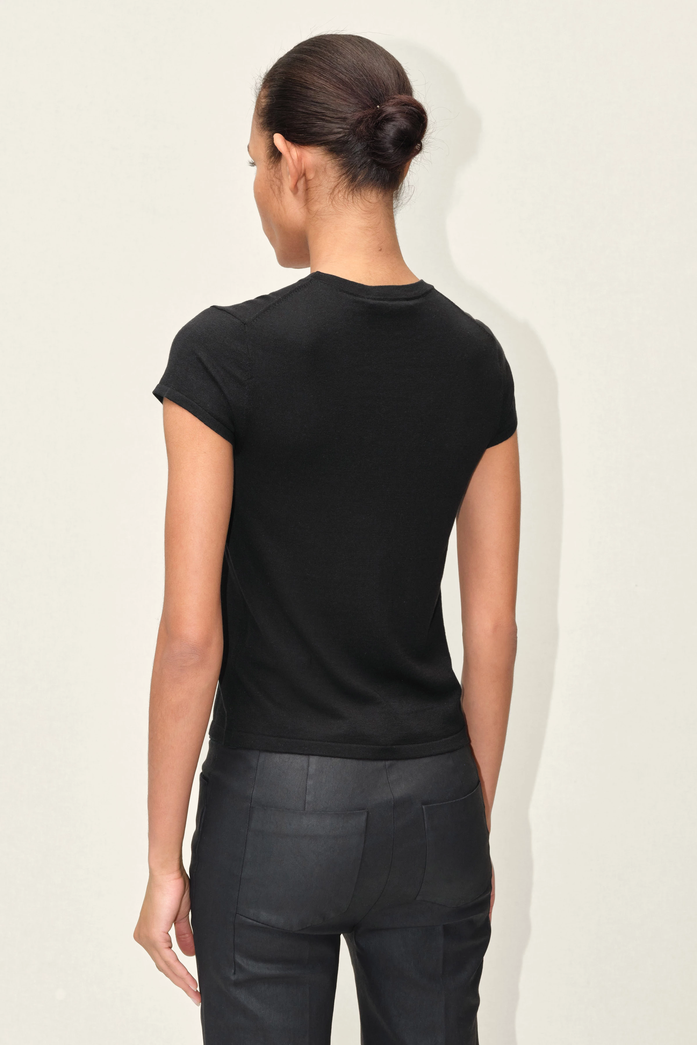 ERMALI - Gestricktes T-Shirt aus Seide-Baumwolle - Damen - schwarz - Rückansicht