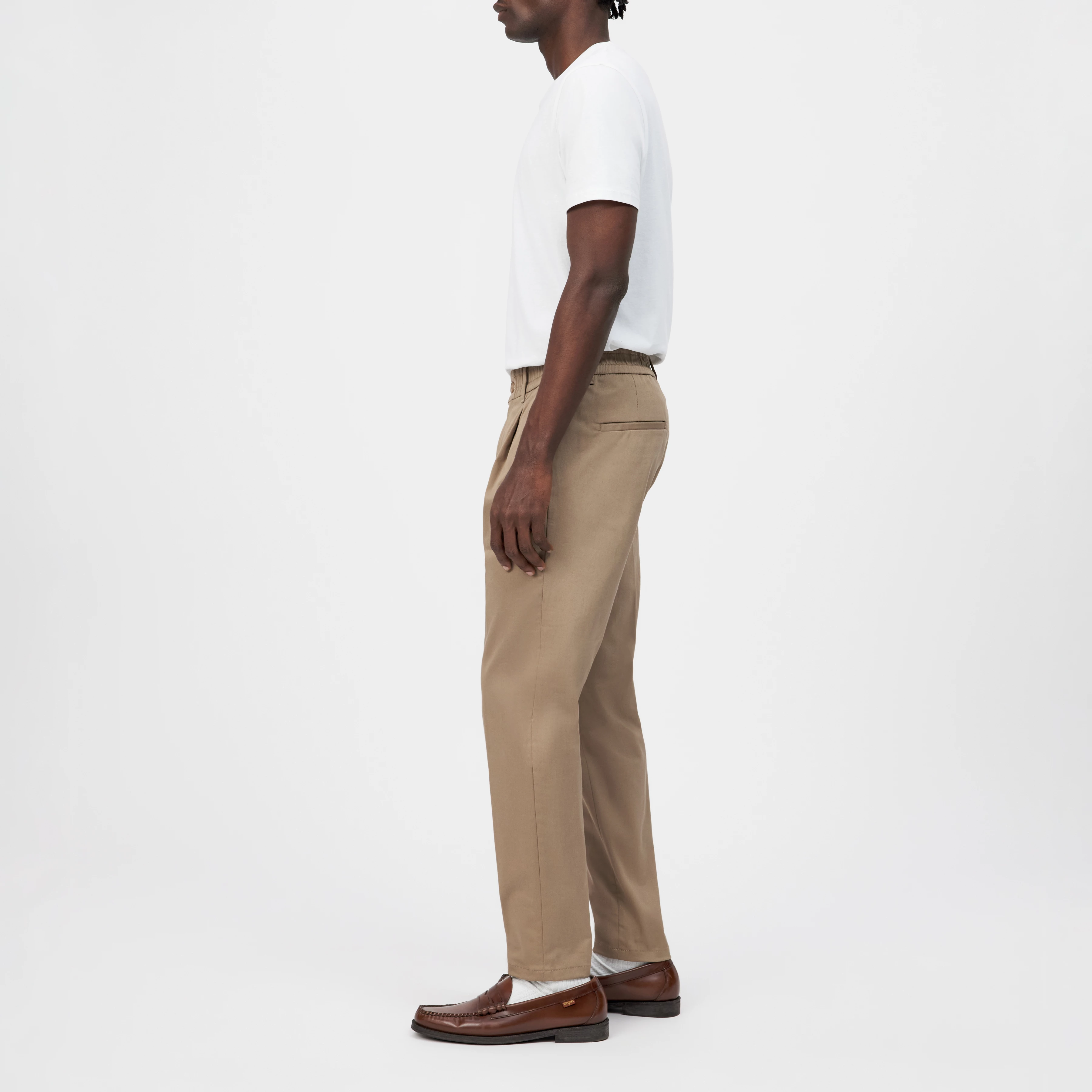 CHASY - Pantalon casual à pinces en gabardine de coton - men - marron - Seitenansicht