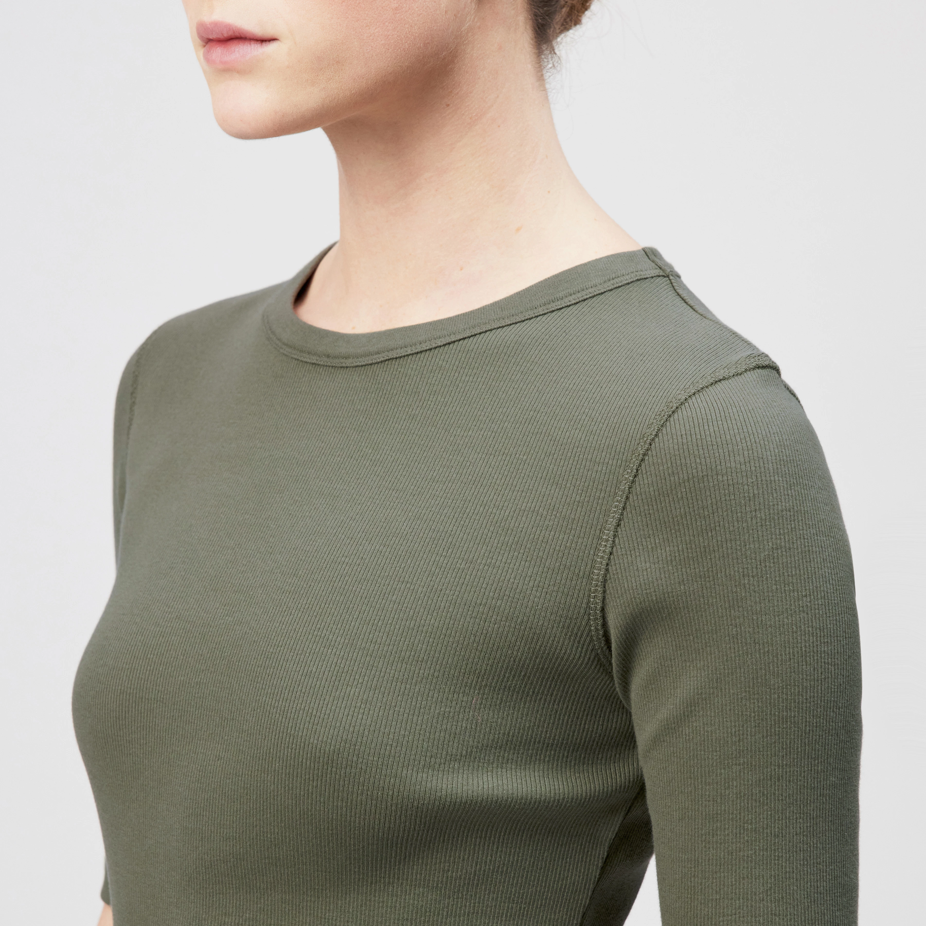 SELAY - Haut étroit en coton côtelé - women - vert - Detailansicht am Model