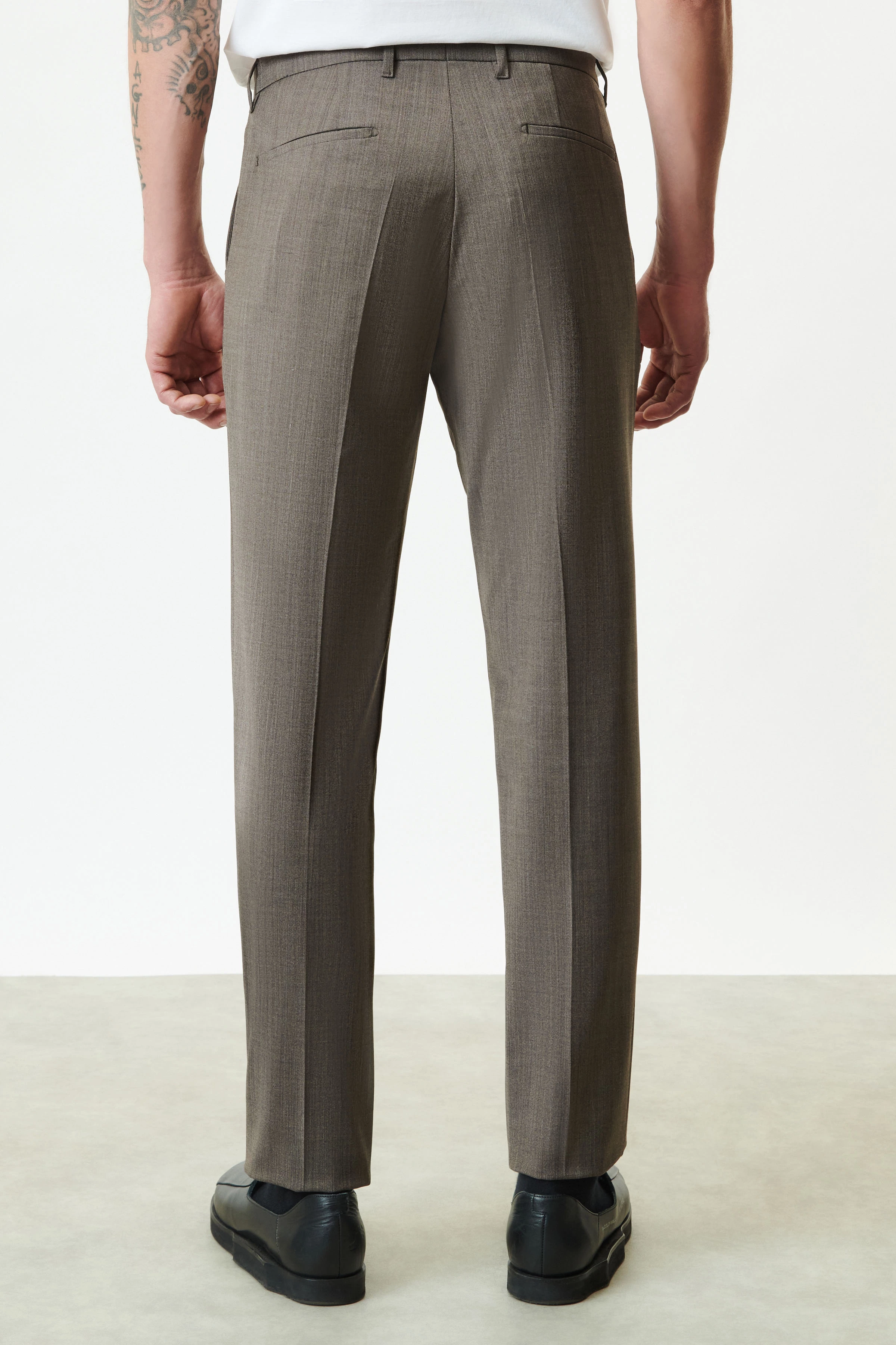 PIET_SK - classic slim fit trousers in bi-stretch wool - men - brown - Rückansicht