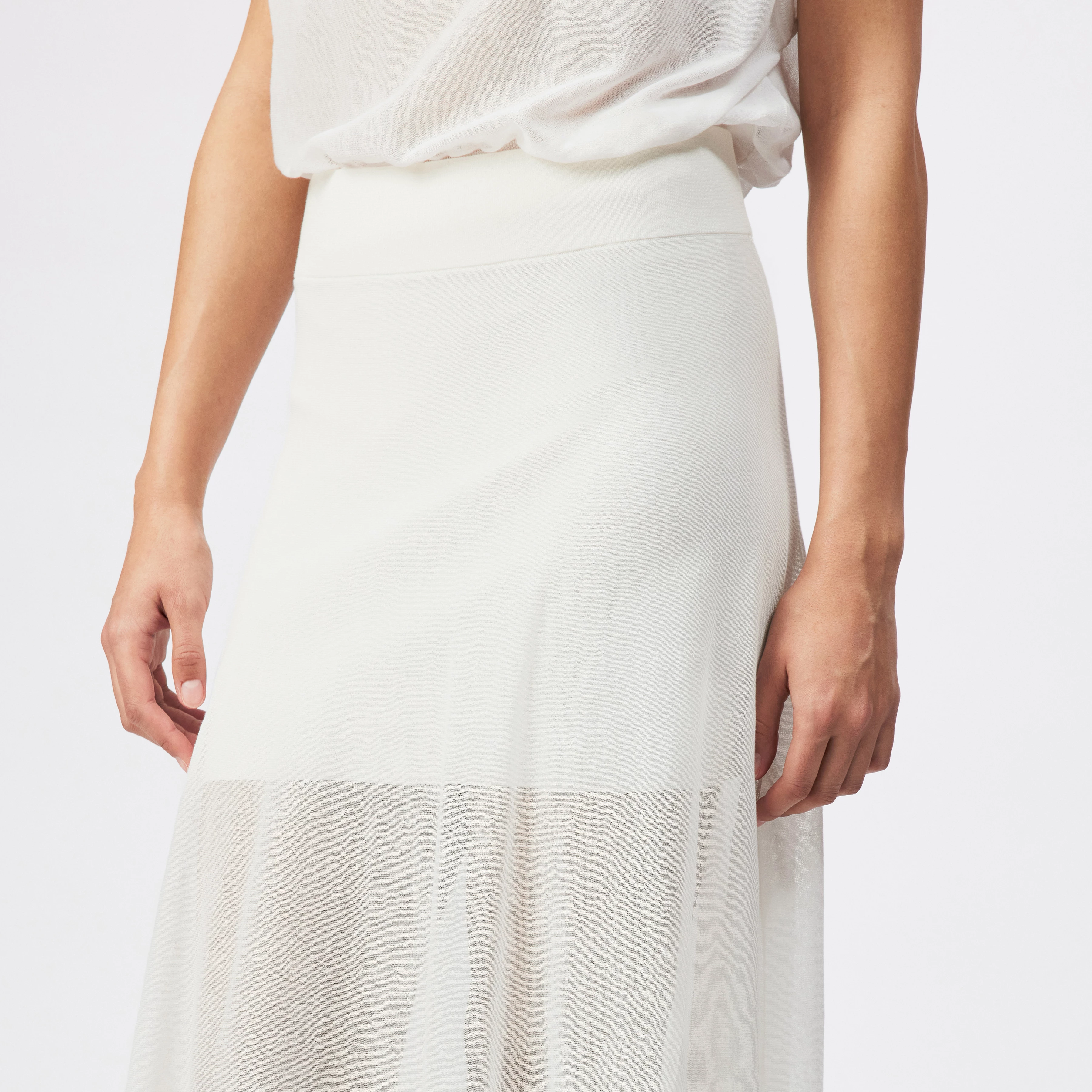TENSYA_2 - Maxi skirt in fine knit - women - off white - Detailansicht am Model