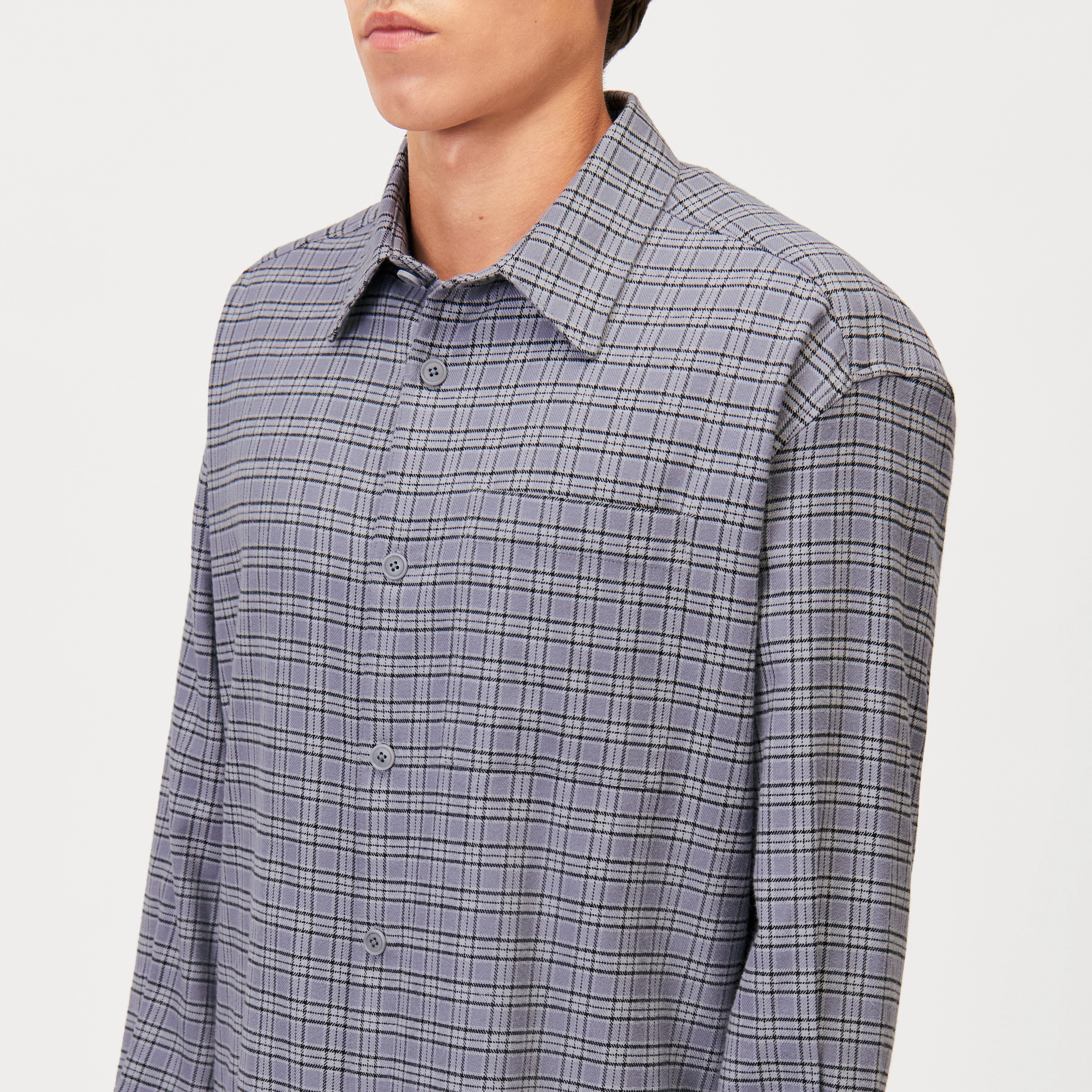 BAUNT - Regular Fit Cotton-blend Shirt - men - grey - Detailansicht am Model