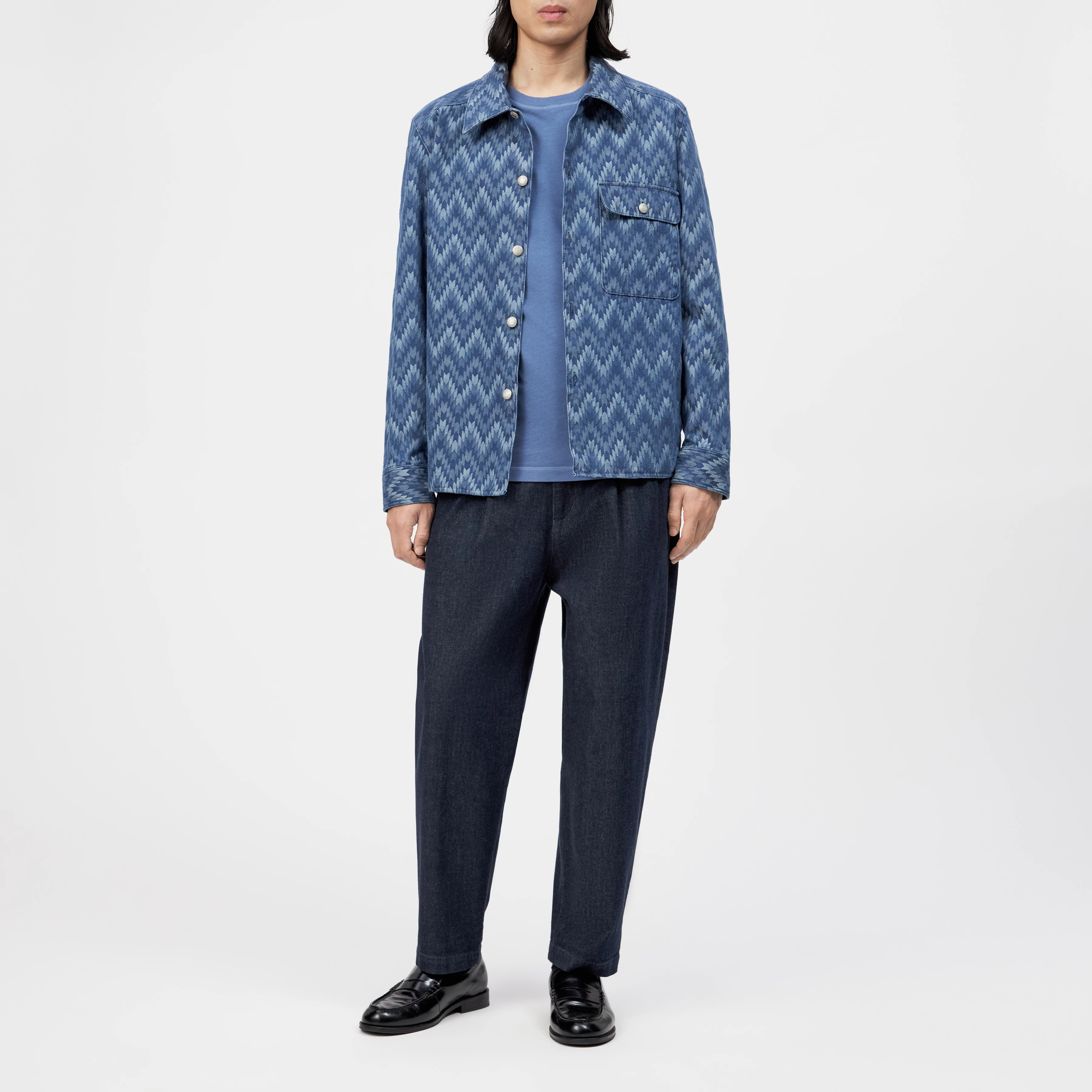 LIJAS - Overshirt mit Brusttasche in Denim - Herren - blau - Ganzkörper-Frontansicht