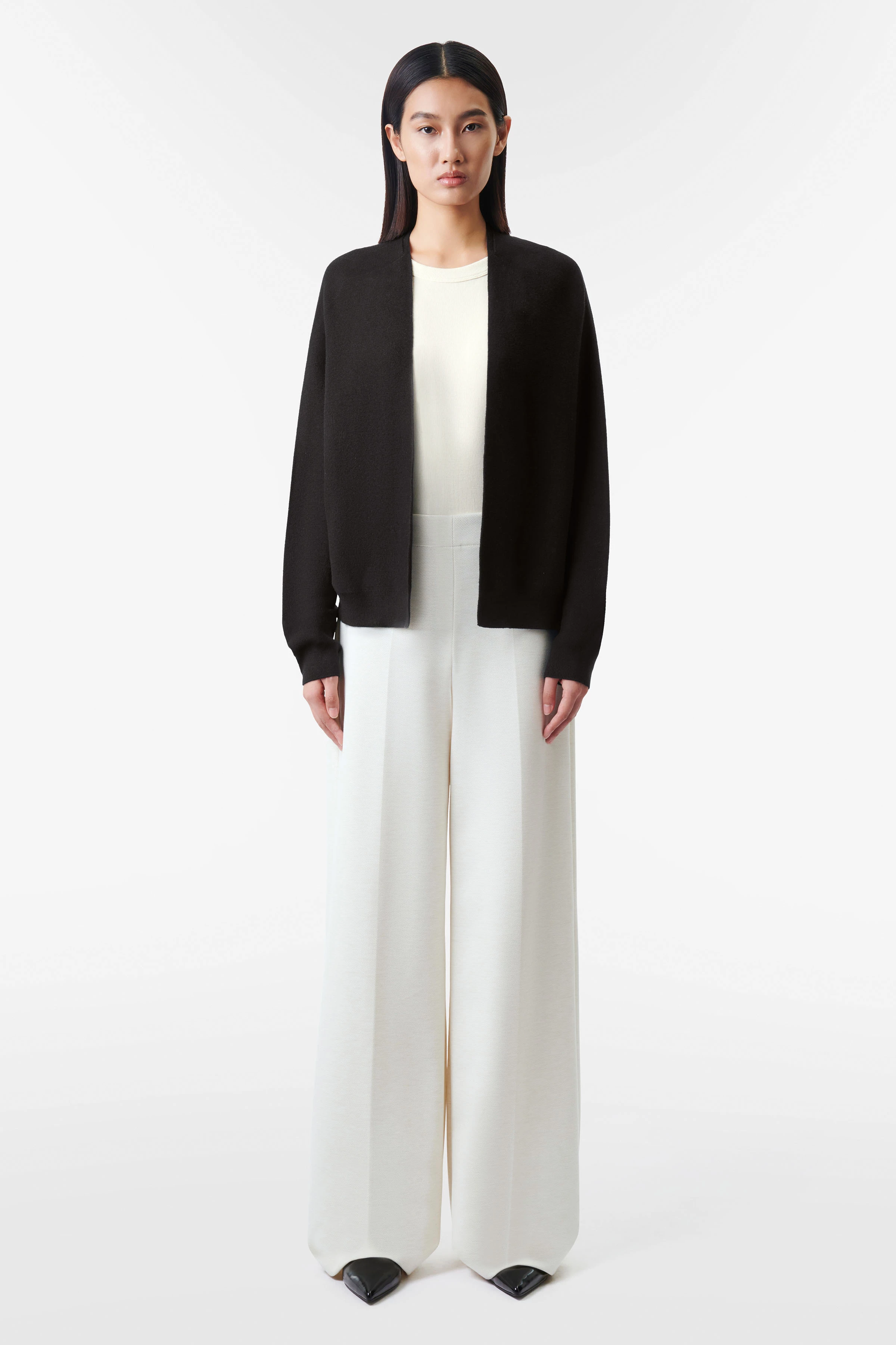 MIRALA - lässige Strickjacke in Baumwoll-Kaschmir - Damen - schwarz - Ganzkörper-Frontansicht